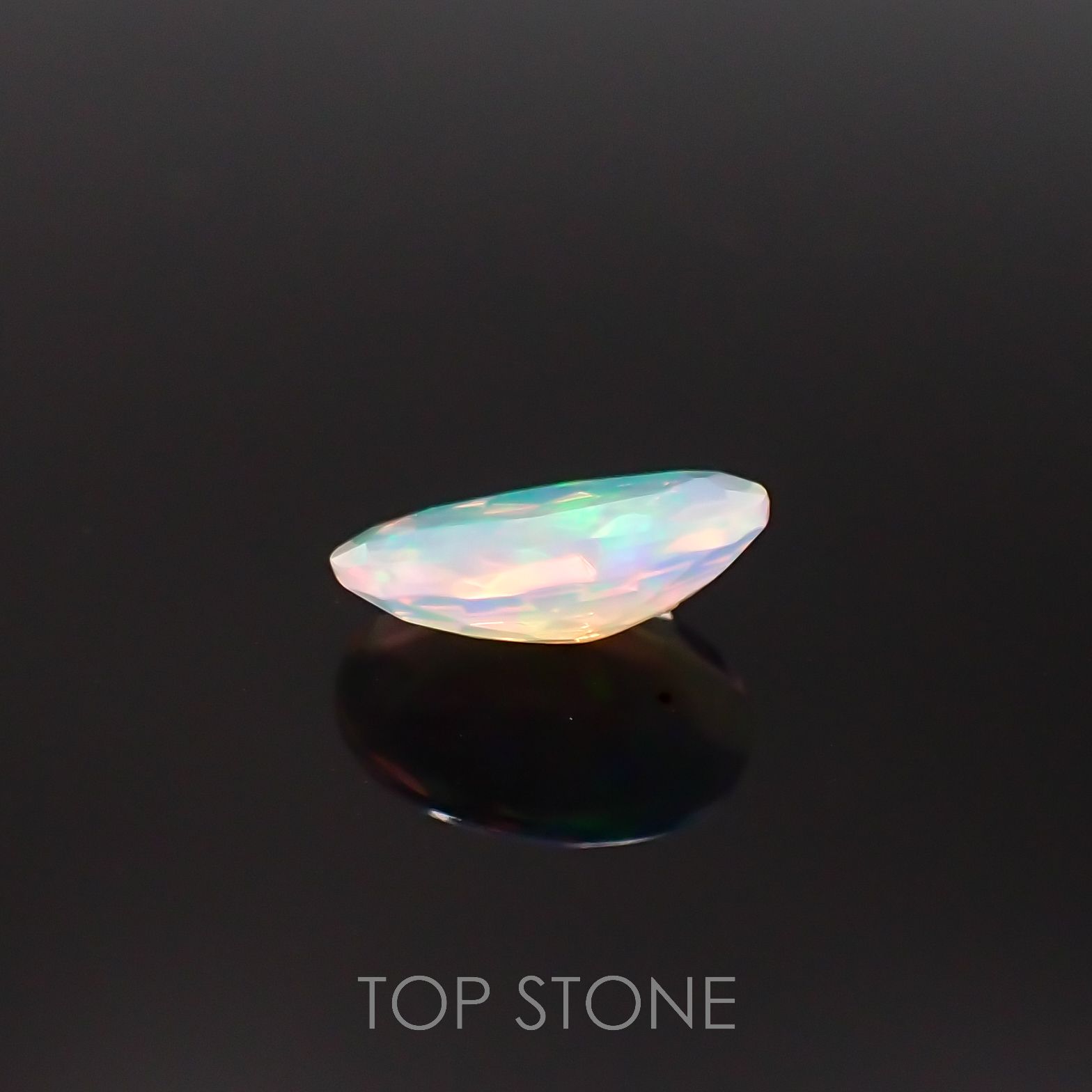 エチオピアオパール(宝石名オパール)エチオピア産 1.08ct 識別済[220917704]10.3x7.6mm前後