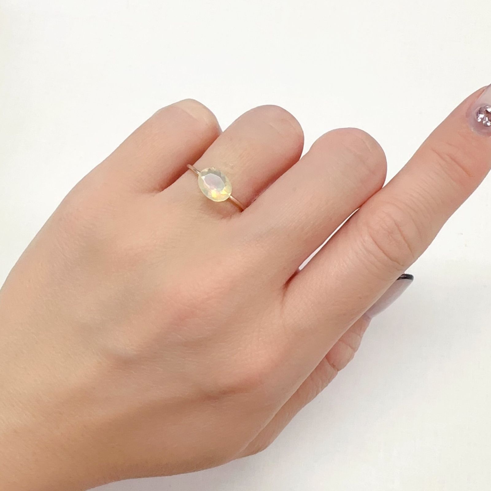 エチオピアオパール エチオピア産 0.77ct[240125320]8x6.2mm前後