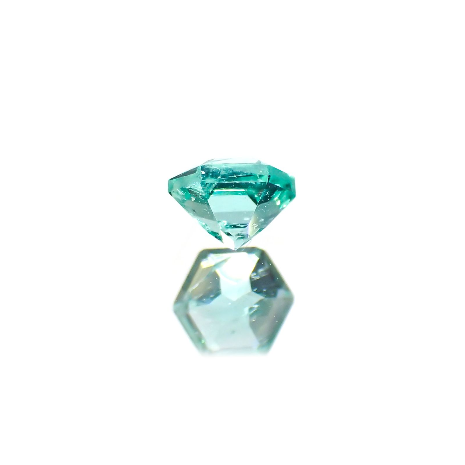 ◇ヘキサゴンカット◇エメラルド(宝石名エメラルド)ザンビア産 0.21ct 識別済[220115191]3.6x3.5mm前後