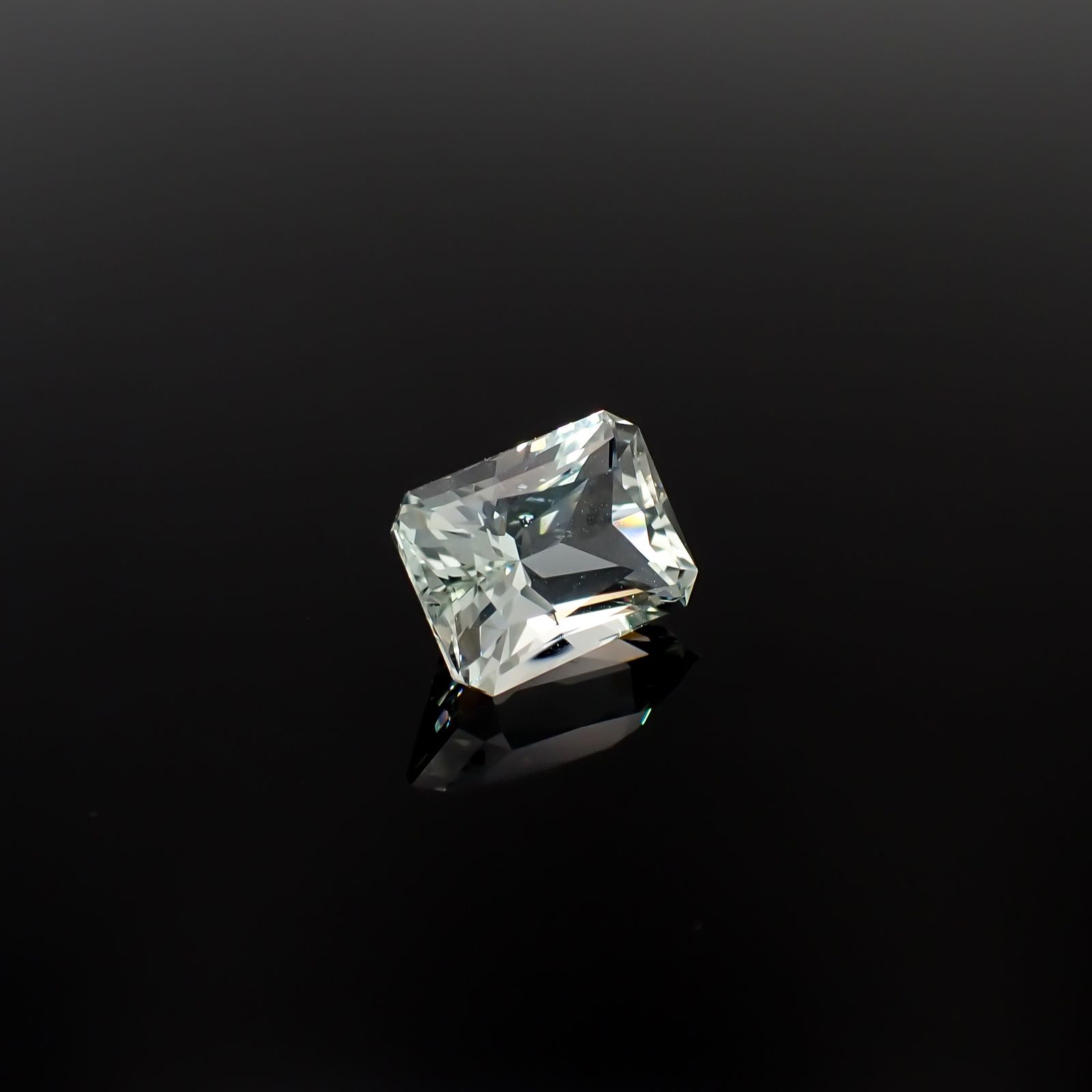 オリゴクレース(宝石名オリゴクレース)ケニア産 2.38ct 識別済[240628002]9.4x7.1mm前後