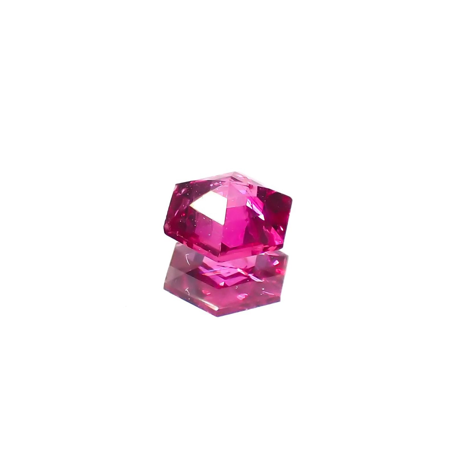 ◇ヘキサゴンカット◇ルビー 非加熱 モザンビーク産 0.20ct / 3.5x3.5mm前後 [240427108]