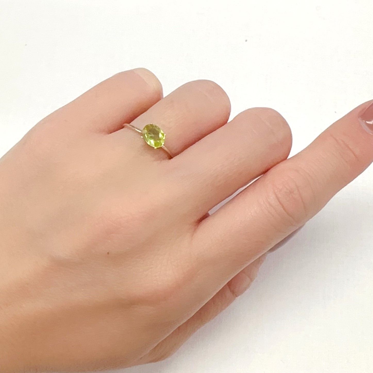 グリーンエンスタタイト(宝石名グリーン・エンスタタイト)カメルーン産 0.66ct 識別済[240125622]6.9x5.1mm前後