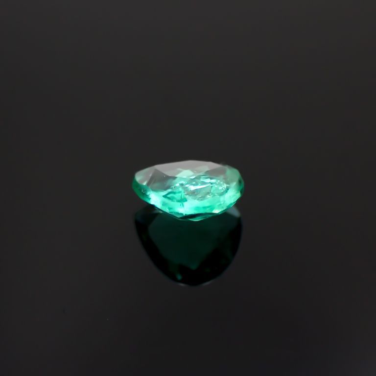 パライバトルマリン(宝石名トルマリン/別名パライバ・トルマリン)ブラジル・キントス鉱山産 0.377ct ソ付(宝貴協)[221018727]4.9x4.9mm前後
