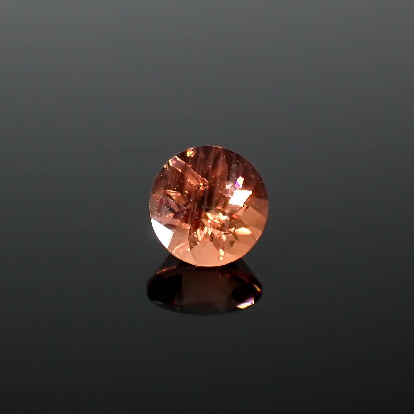 ◇チェッカーカット◇アンデシン(宝石名アンデシン/ラブラドライト)チベット産 0.78ct 識別済[240225965]6x6mm前後