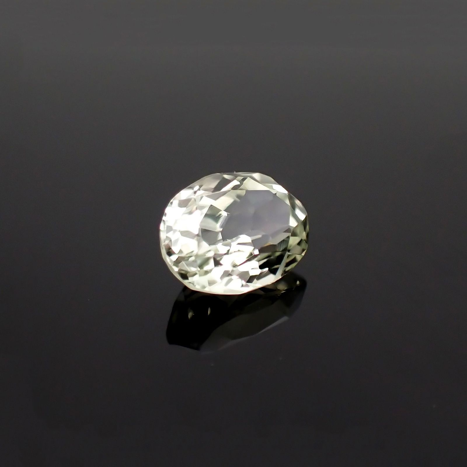 シリマナイト(宝石名シリマナイト)インド産 識別済 1.54ct / 8.1x6.2mm前後 [221018464]