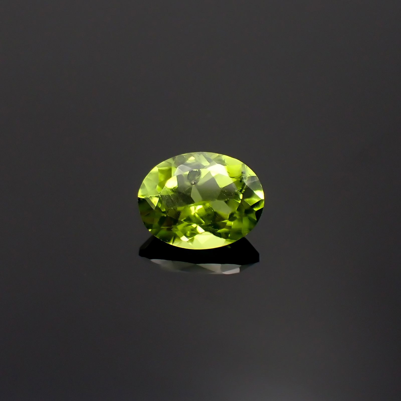 ブラックリリーパッドペリドット アメリカ・アリゾナ州産 2.10ct [231224608]8.9x7mm前後