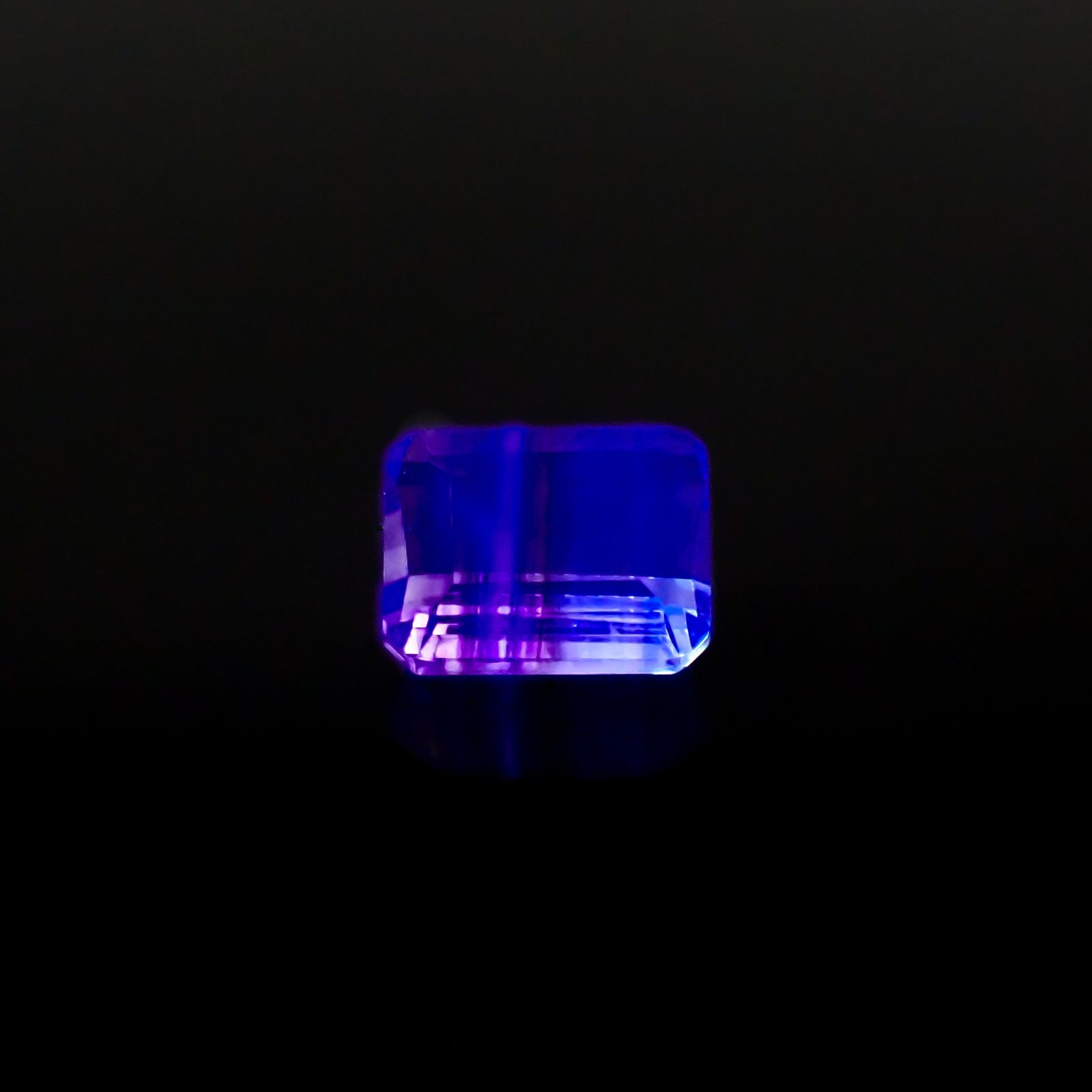 パーティカラーフローライト フルオレッセンス ブラジル産 2.97ct[240828643]8.9x6.9mm前後