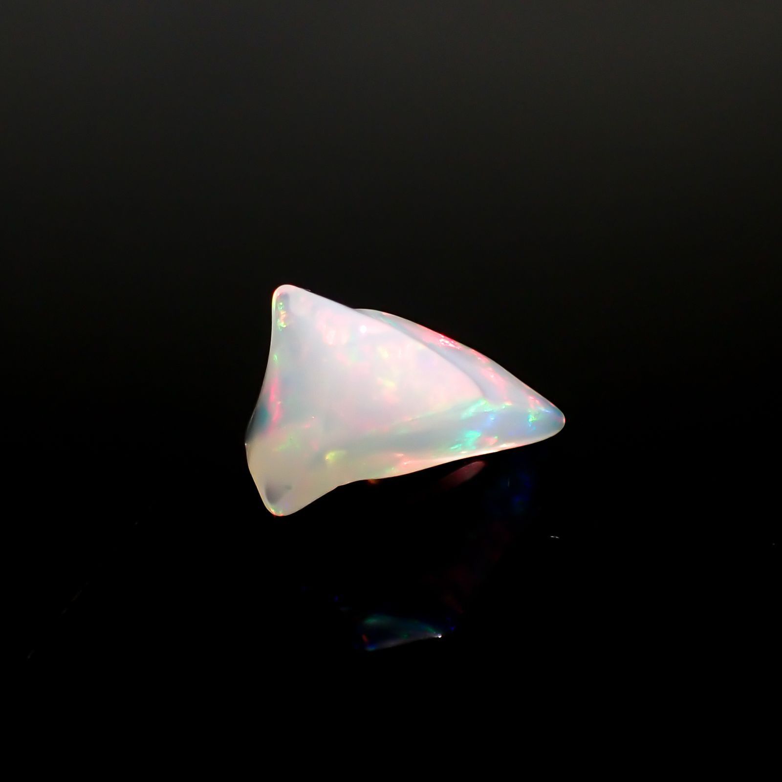 ◇バロック型◇エチオピアオパール(宝石名オパール) エチオピア産 識別済 2.98ct / 14x9.8mm前後 [260113174]