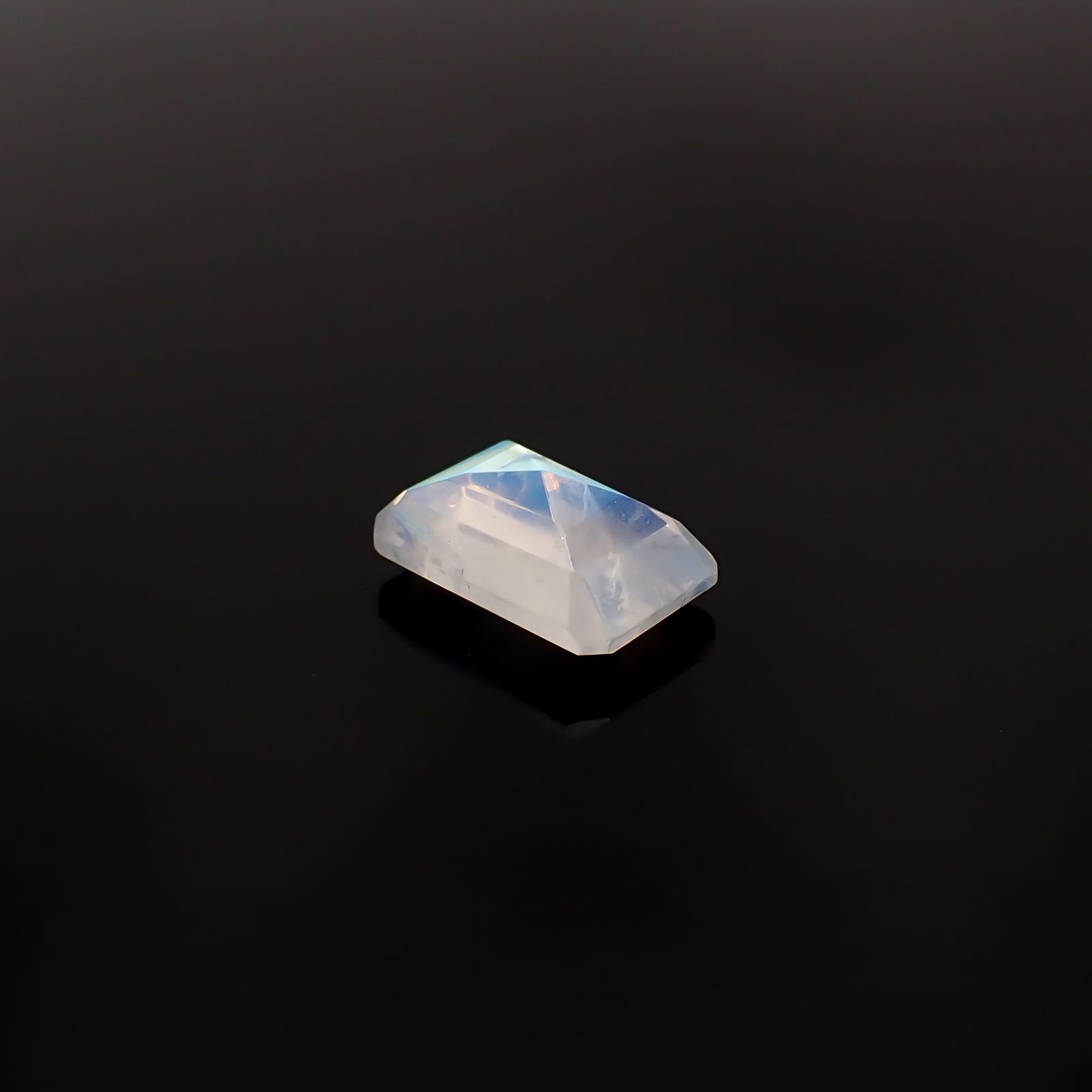レインボームーンストーン インド・ビハール産 4.13ct / 12.3x7.8mm前後 [260431966]