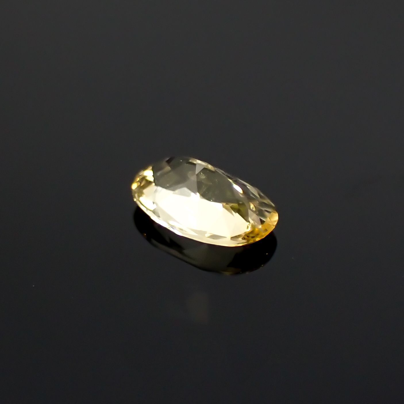 イエローダンビュライト(宝石名イエロー・ダンブライト)タンザニア産 0.19ct 識別済[220918015]4.8x2.9mm前後