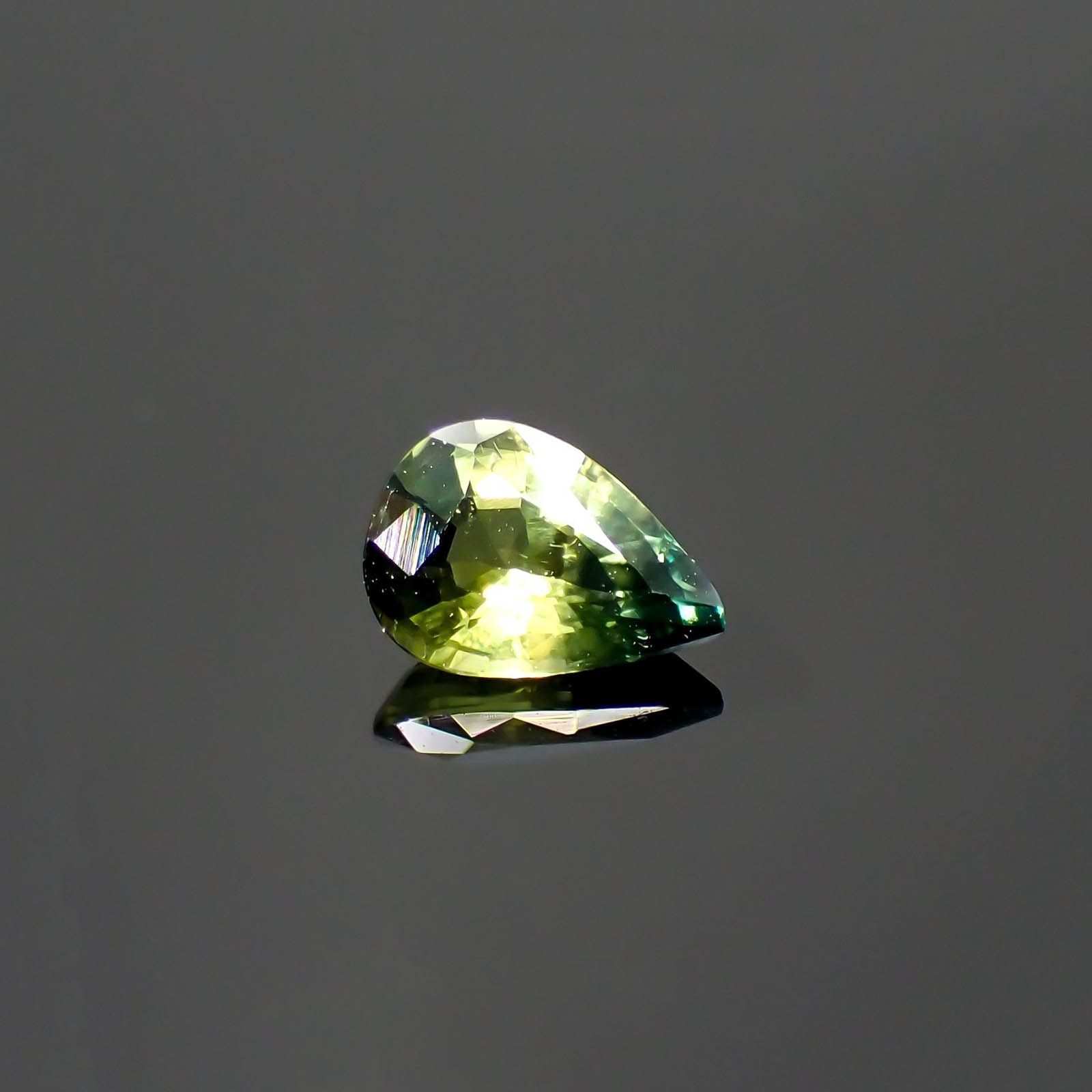 バイカラーサファイア(宝石名サファイア)マダガスカル/オーストラリア産 0.45ct 識別済[250114849]5.8x4.1mm前後