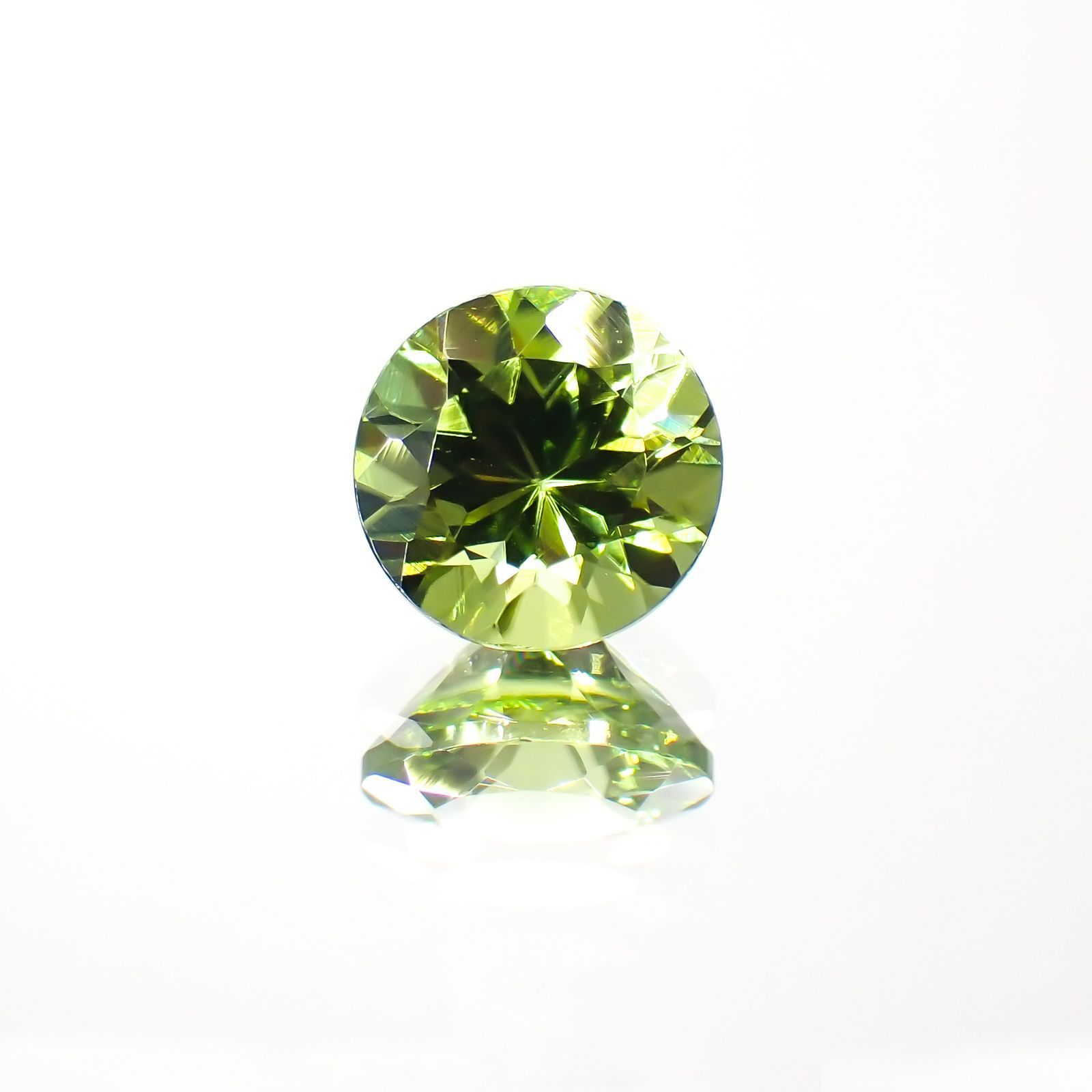 ペリドット(宝石名ペリドット) パキスタン産 ルース 1.39ct 識別済[211013088]6.9×6.9mm前後