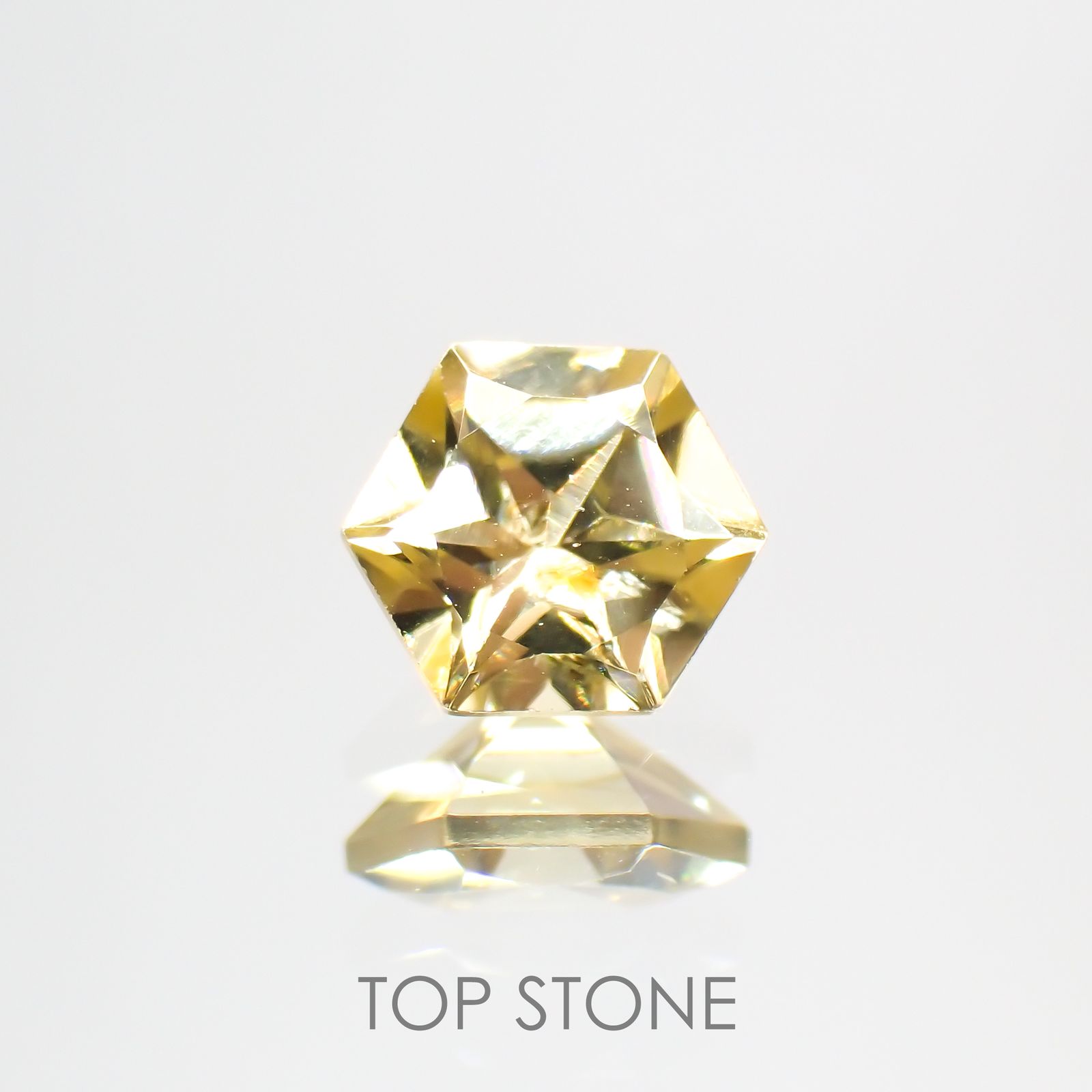 ◇ヘキサゴンカット◇イエロージルコン(宝石名ジルコン) カンボジア産 0.88ct 識別済[210410475]5.1×5.1mm前後