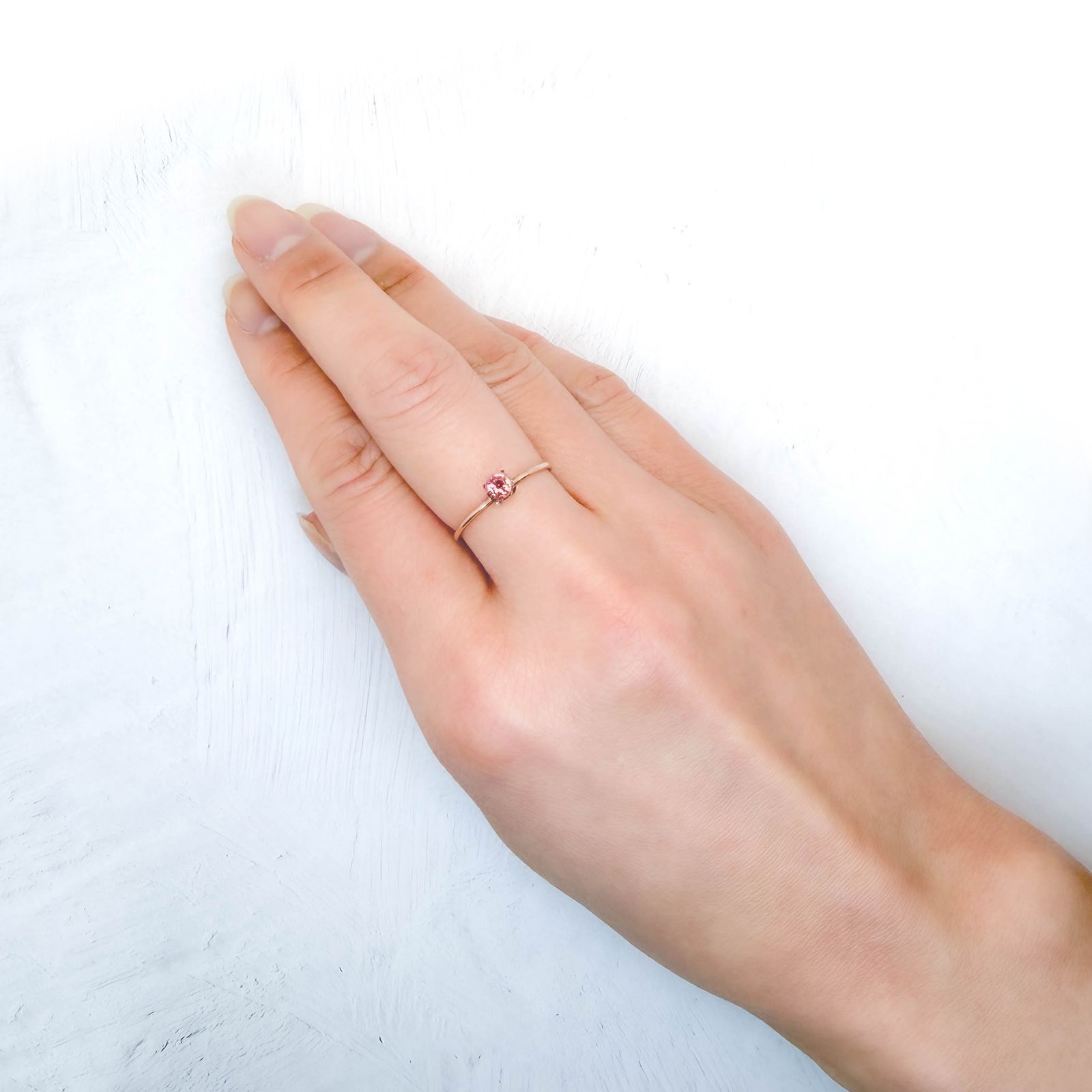 パパラチャサファイア(宝石名サファイア/別名パパラチャ・サファイア)スリランカ/マダガスカル産 DGL鑑付 0.363ct / 4.05x4.11mm前後 [260131619]