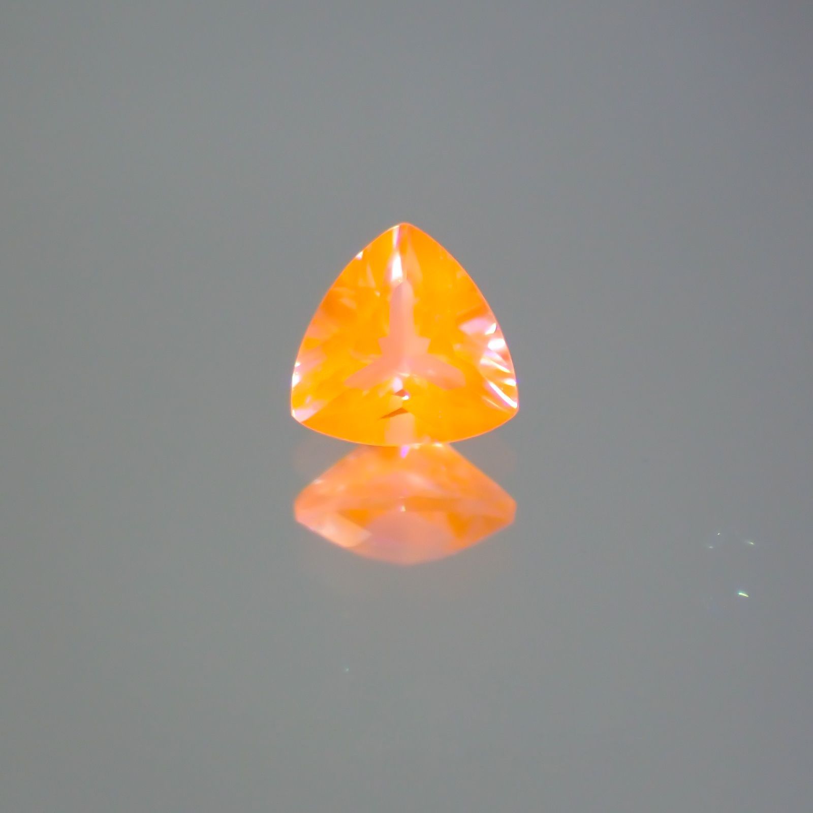 アウイナイト ドイツ産 ルース 0.13ct[20063065]3.6×3.6mm前後