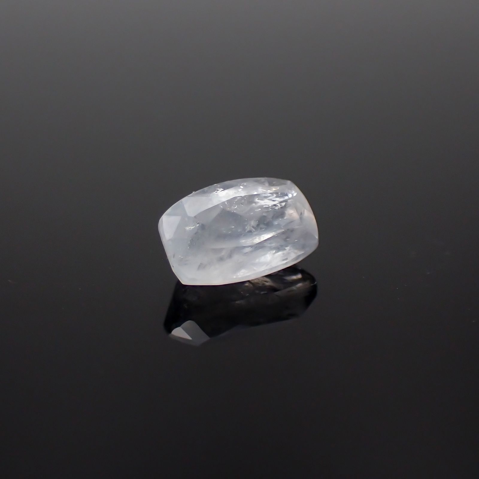 ユークレース(宝石名ユークレース)ブラジル産 0.999ct ソ付(彩珠)[231124256]7.4x4.8mm前後
