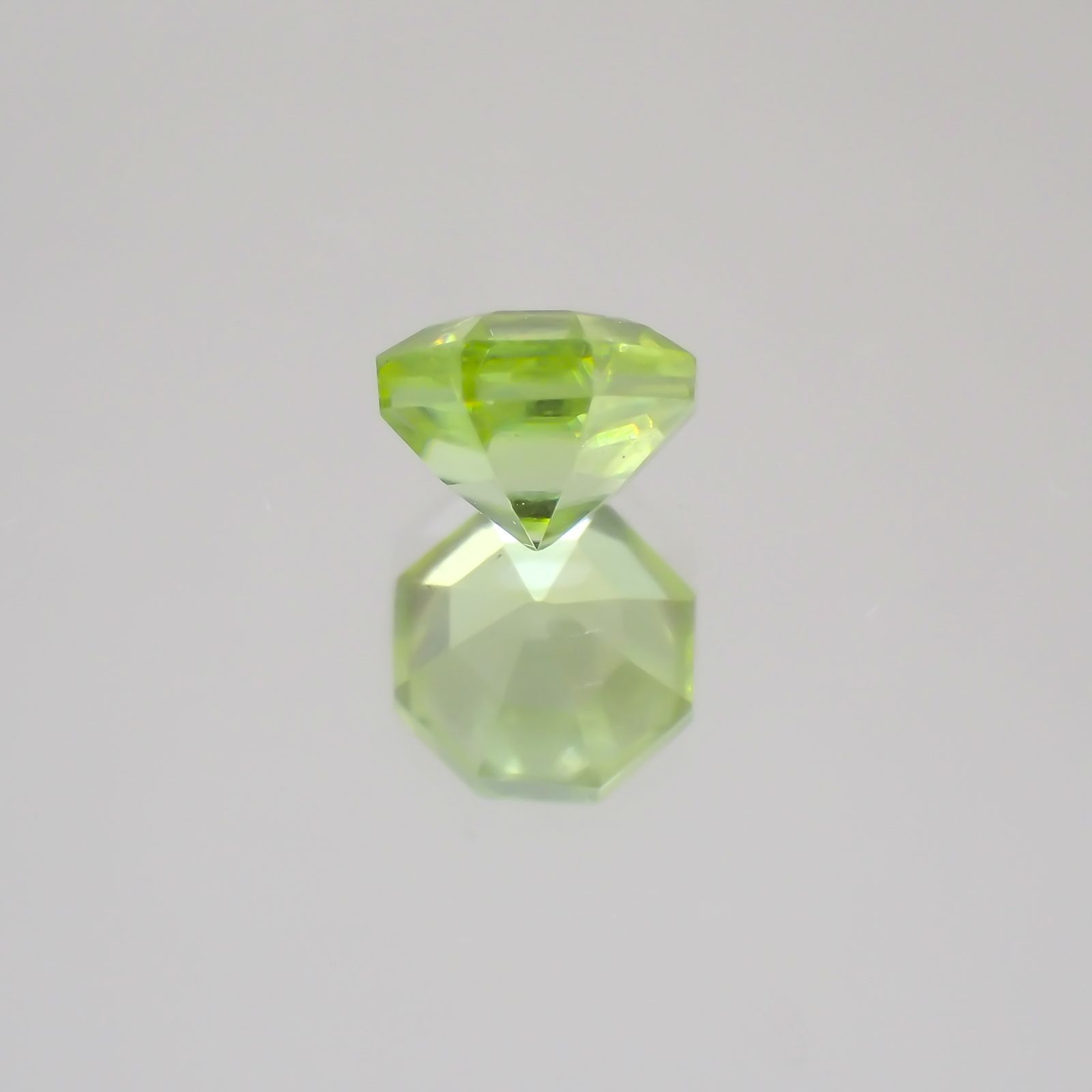 ◇オクタゴンカット◇スフェーン(宝石名スフェーン)マダガスカル産 0.75ct 識別済[231224441]5.1x5.1mm前後