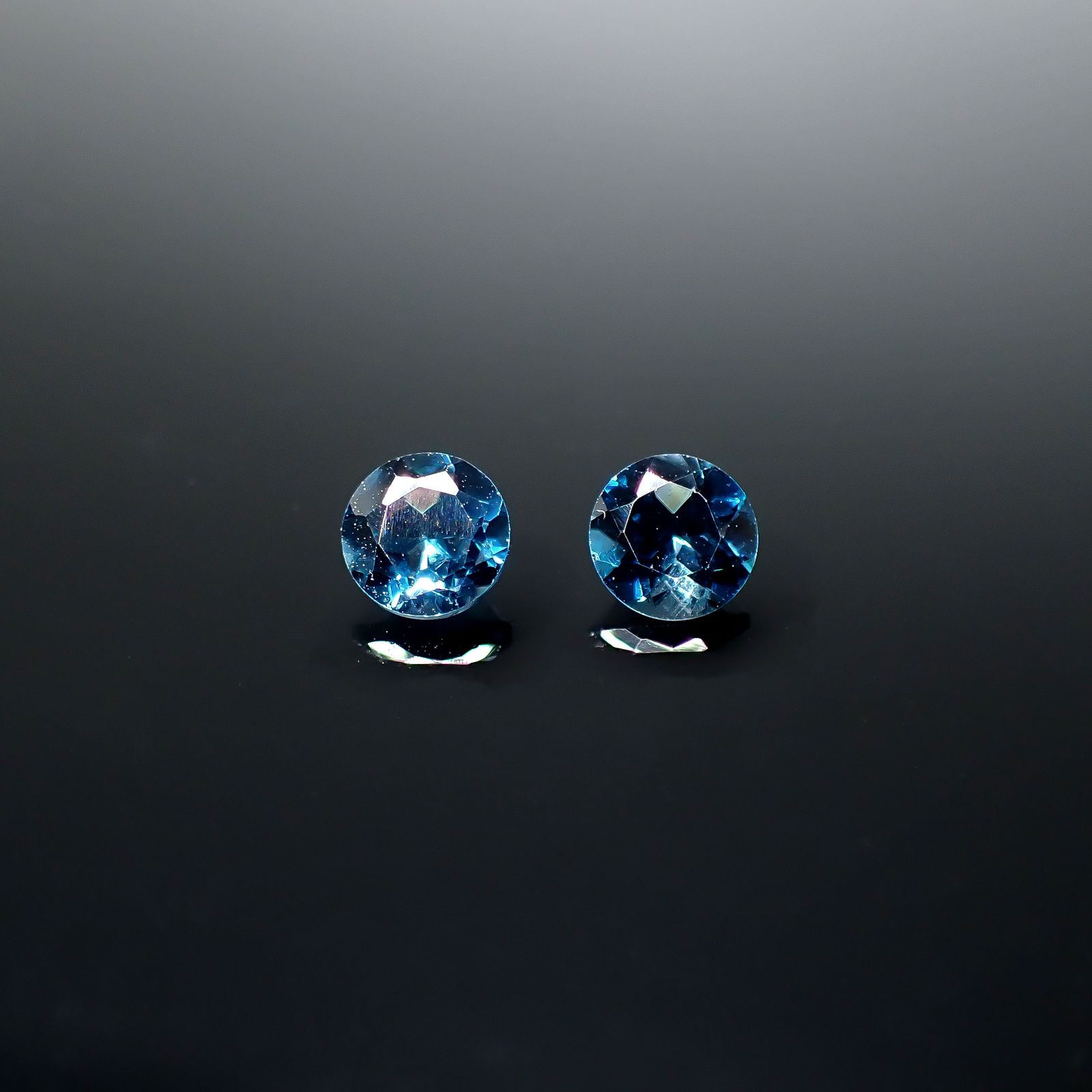 ◇ペアセット◇ロンドンブルートパーズ ブラジル産 1.18ct(2pcs合計) / 5x5mm前後 [251031334]