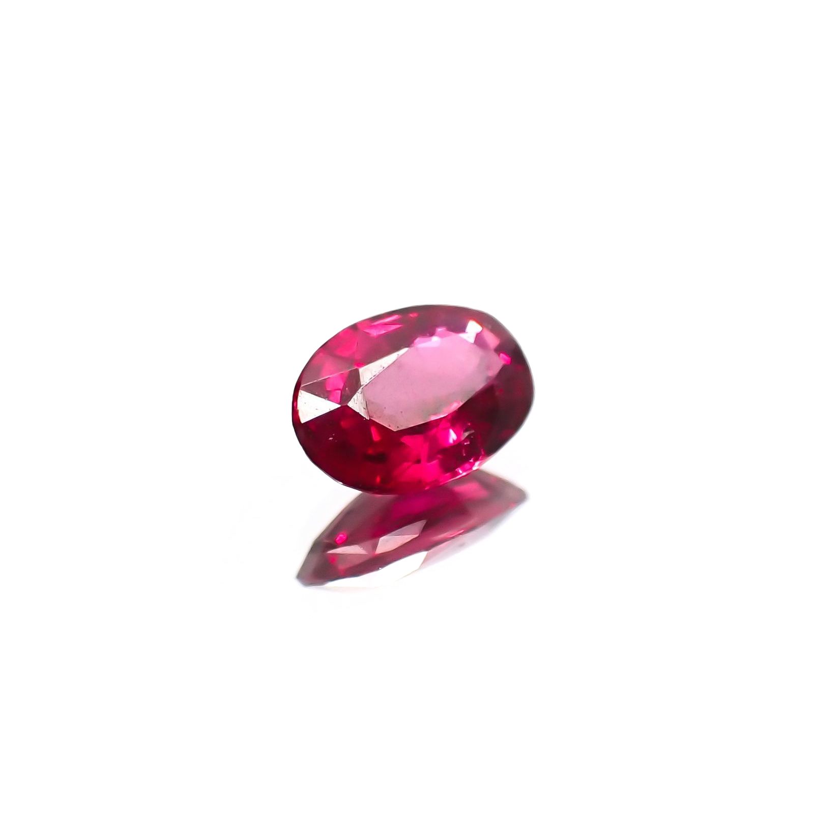 ルビー 非加熱(宝石名ルビー) マダガスカル産 識別済 0.33ct / 5.3x3.6mm前後 [210711716]