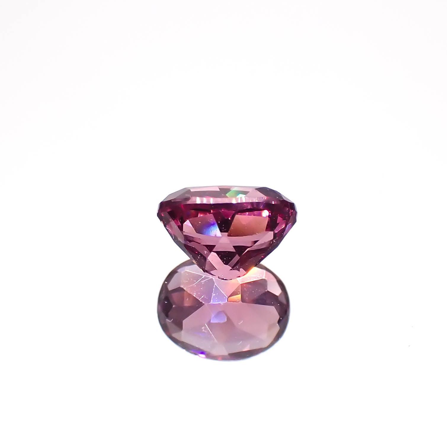 カラーシフトマラヤガーネット(宝石名ガーネット)タンザニア産 0.85ct 識別済[230120274]5.9x4.7mm前後