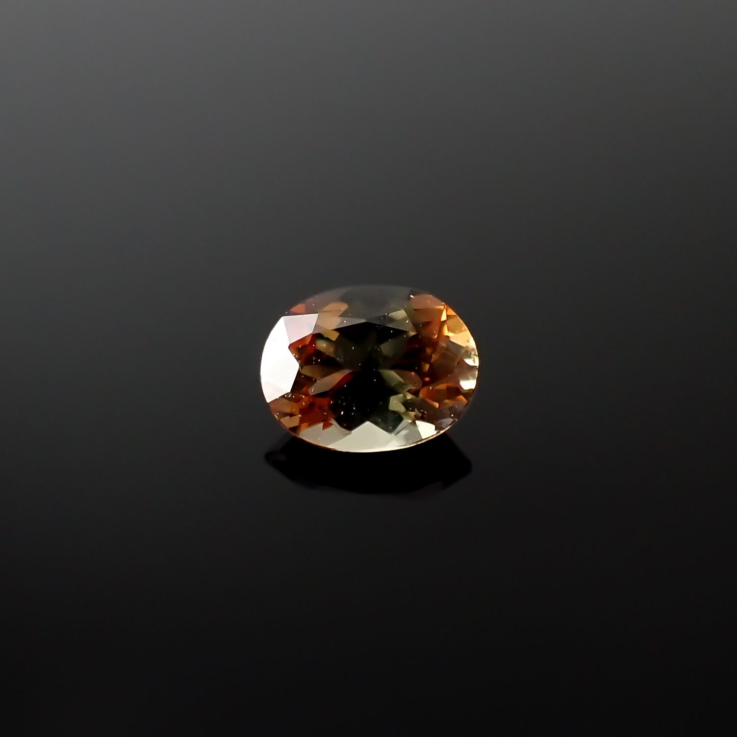 バイカラーアンダリュサイト スリランカ/マダガスカル産 0.44ct[240226141]5.5x4.1mm前後