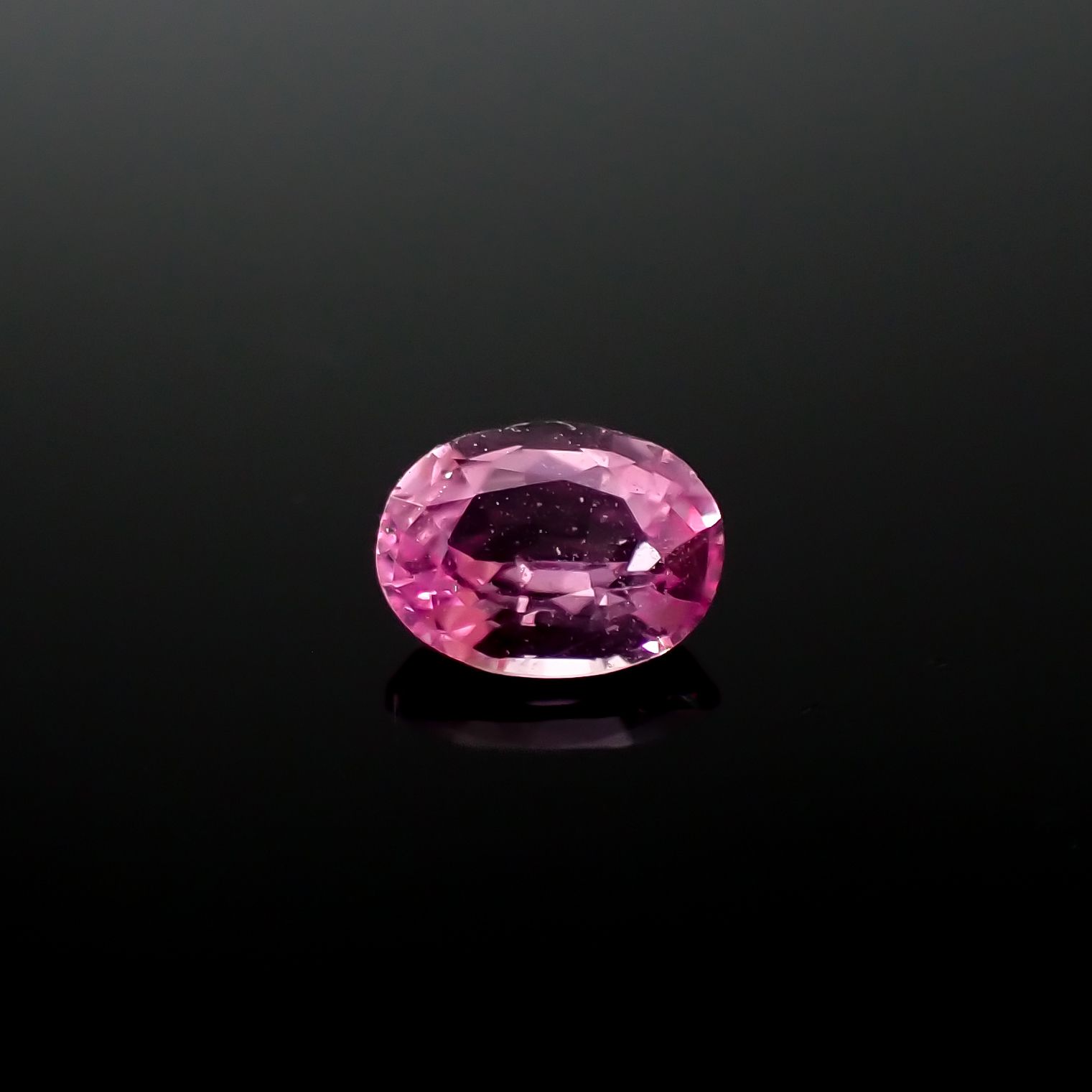 ネオンピンクサファイア スリランカ産 0.23ct[240226297]4.1x3mm前後
