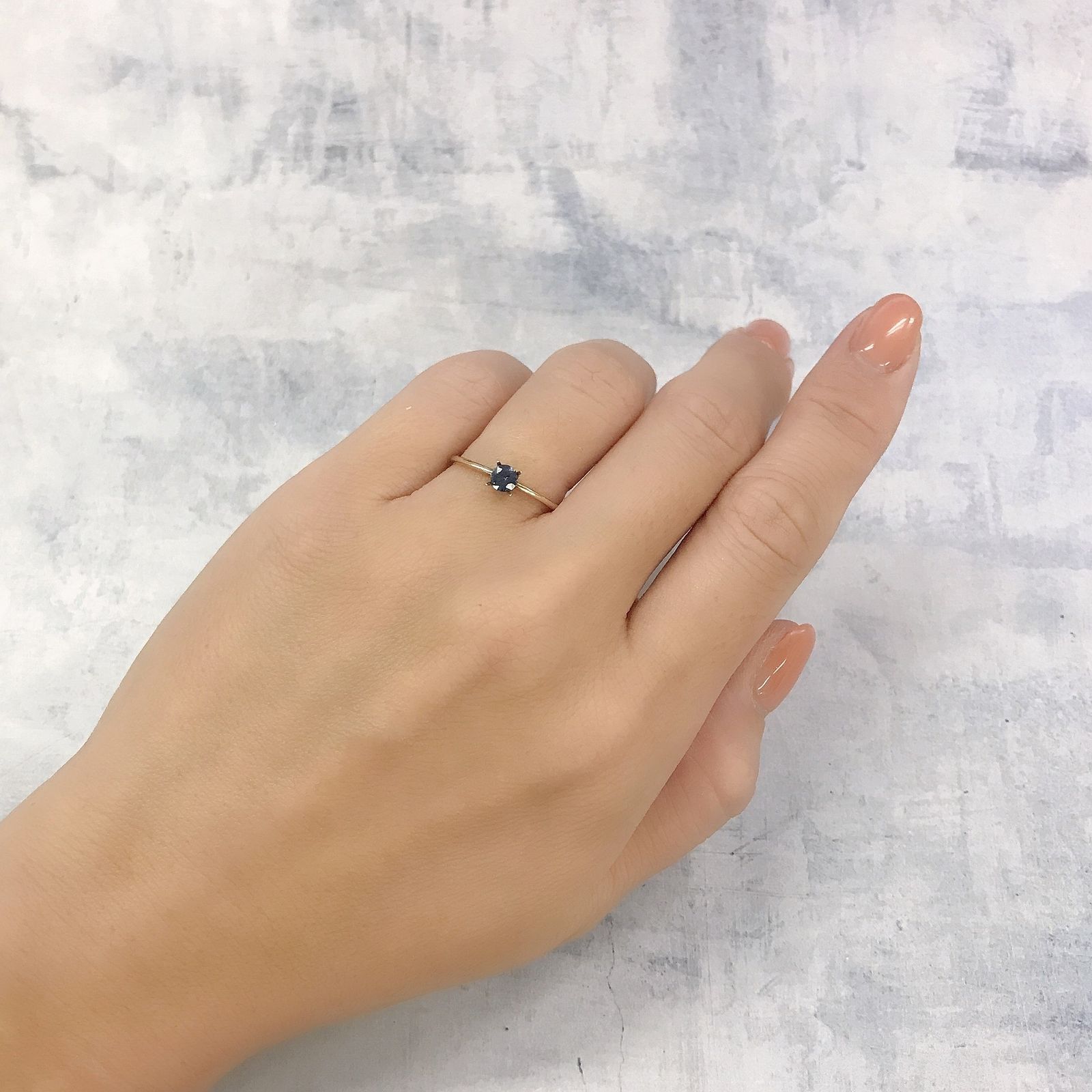 グレイッシュブルースピネル(宝石名スピネル)ビルマ/マダガスカル産 0.22ct 識別済[220817440]3.9x3.9mm前後