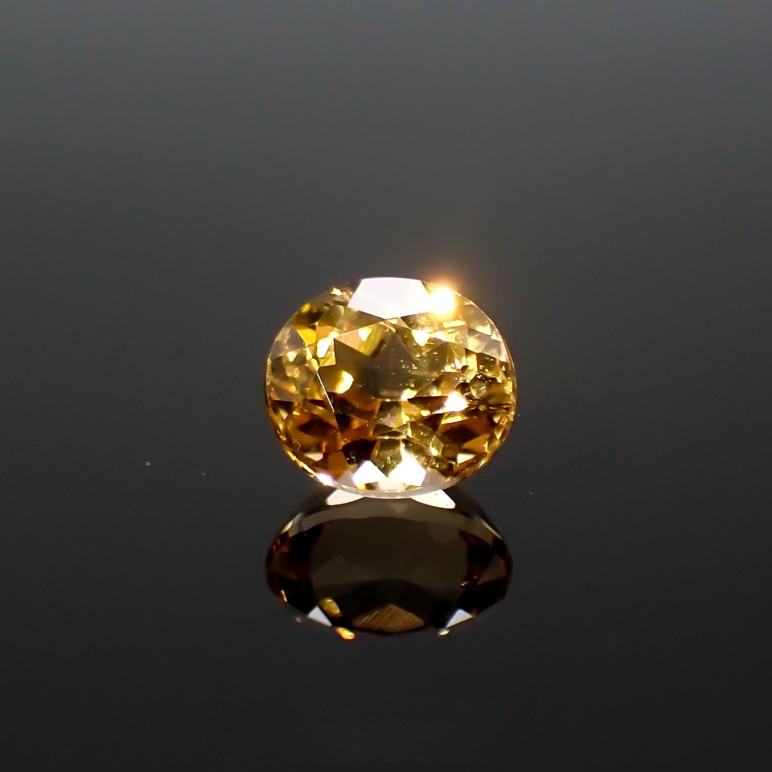 インペリアルトパーズ(宝石名トパーズ)ブラジル産 0.51ct 識別済[220917589]4.8x4.2mm前後