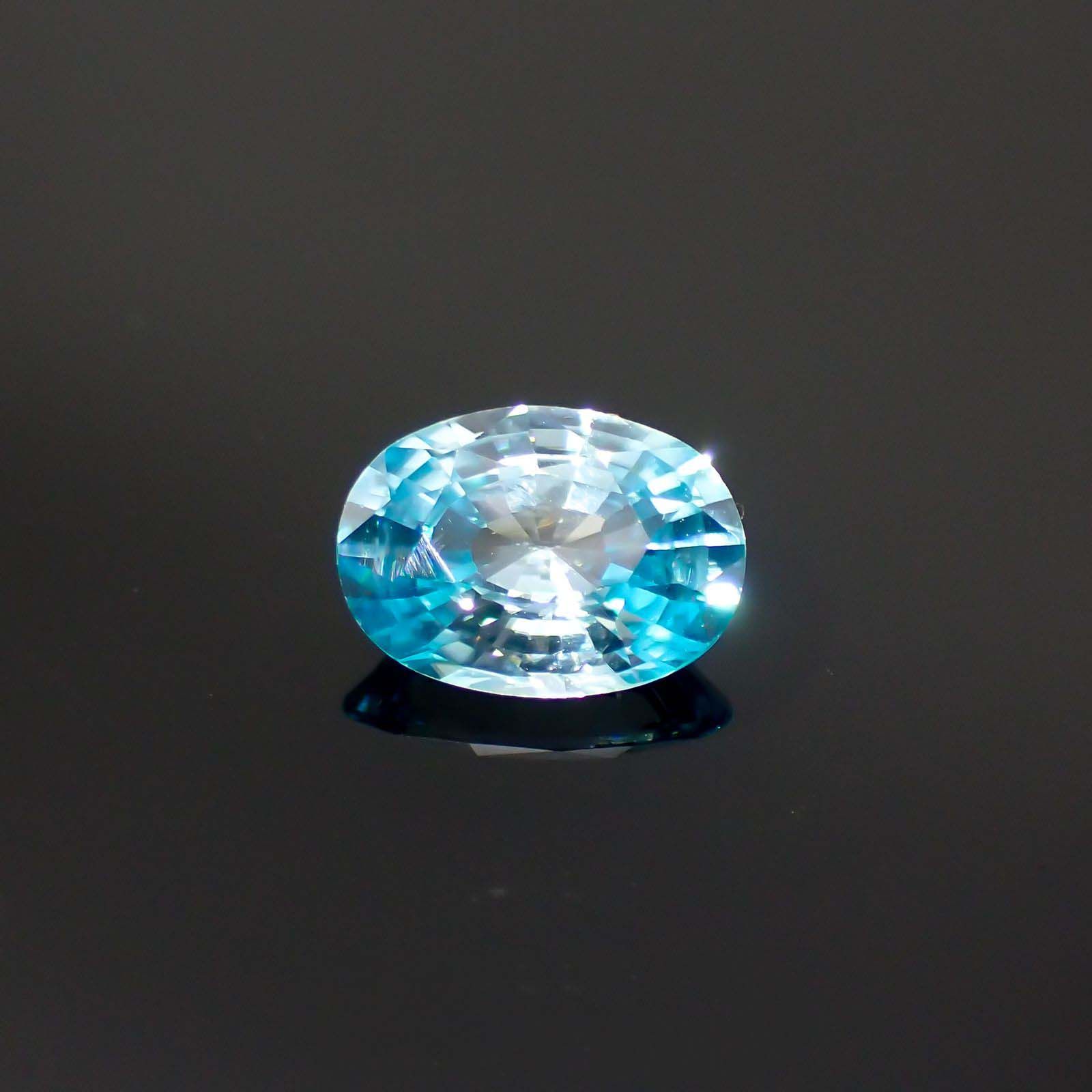 バイカラーブルージルコン カンボジア産 1.52ct[221018643]8x5.9mm前後