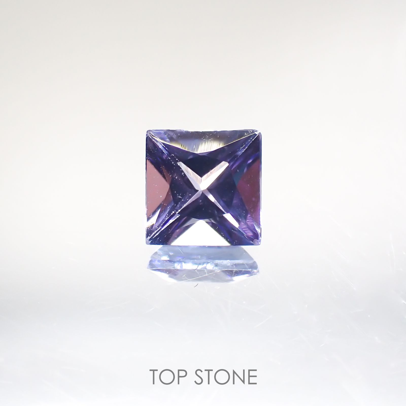 タンザナイト(宝石名タンザナイト)タンザニア産 0.42ct 識別済[220113855]4.3x4.3mm前後
