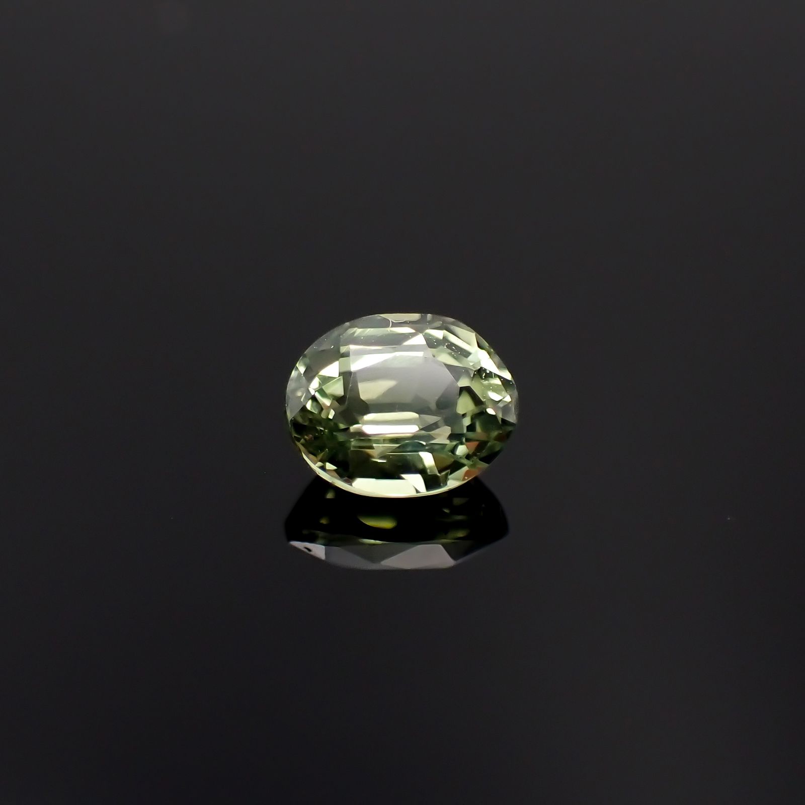 バナジウムクリソベリル(宝石名クリソベリル)マダガスカル産 0.486ct ソ付(日独)[240527635]5x4.06mm前後