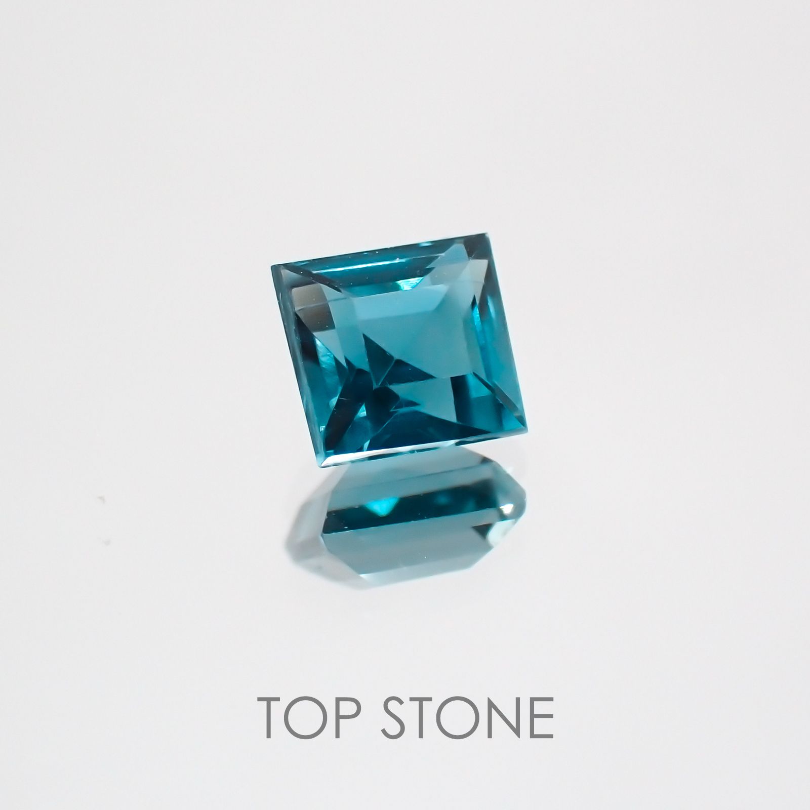 オーシャンブルーカイヤナイト インド産 ルース 0.74ct[210410519]4.5×4.3mm前後