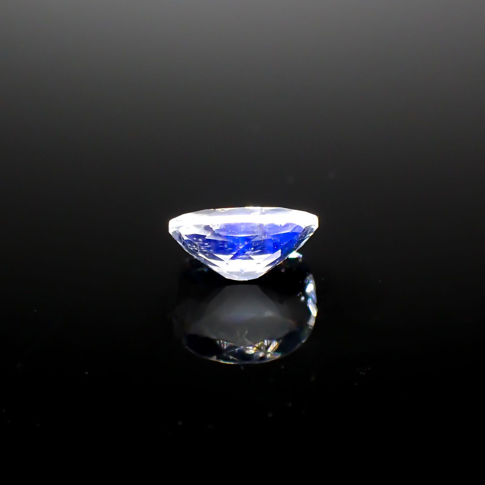 レインボームーンストーン ザンビア産 0.53ct[231224797]5.9x5.2mm前後