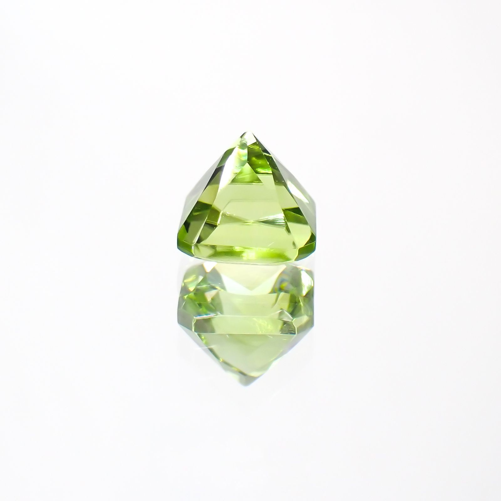 ◇アッシャーカット◇ペリドット(宝石名ペリドット) パキスタン産 0.96ct 識別済[211013491]5.1×5.1mm前後