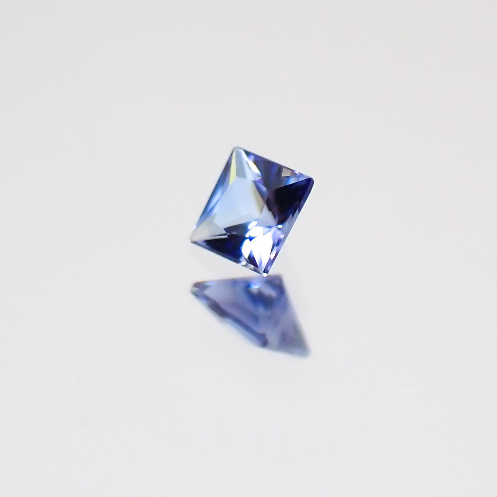 ◇プリンセスカット◇ベニトアイト アメリカ産 ルース 0.058ct[21049044]2.2×2.2mm前後