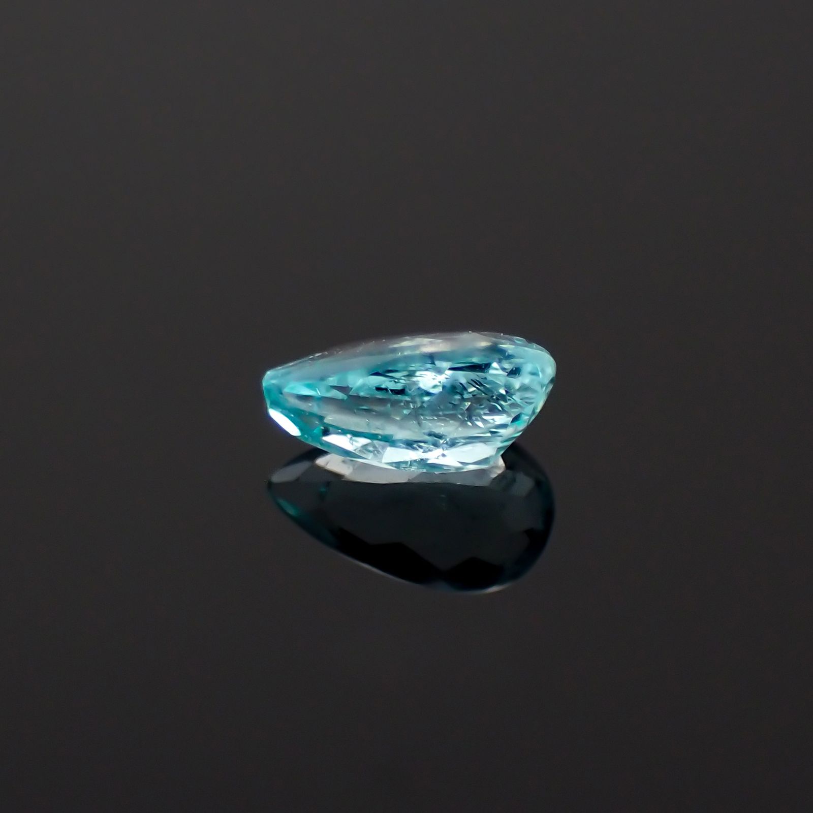パライバトルマリン(宝石名トルマリン/別名パライバ・トルマリン)ブラジル・パライバ州バターリャ鉱山産 0.13ct 識別済[230622331]4.3x2.5mm前後