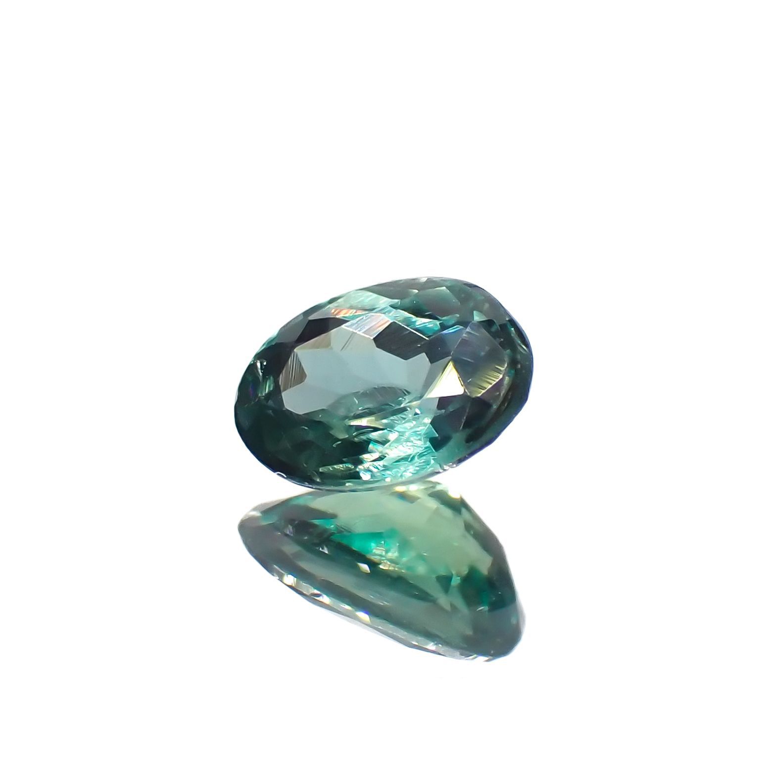 アレキサンドライト(宝石名アレキサンドライト)インド産 0.42ct 識別済[221219405]5x3.9mm前後