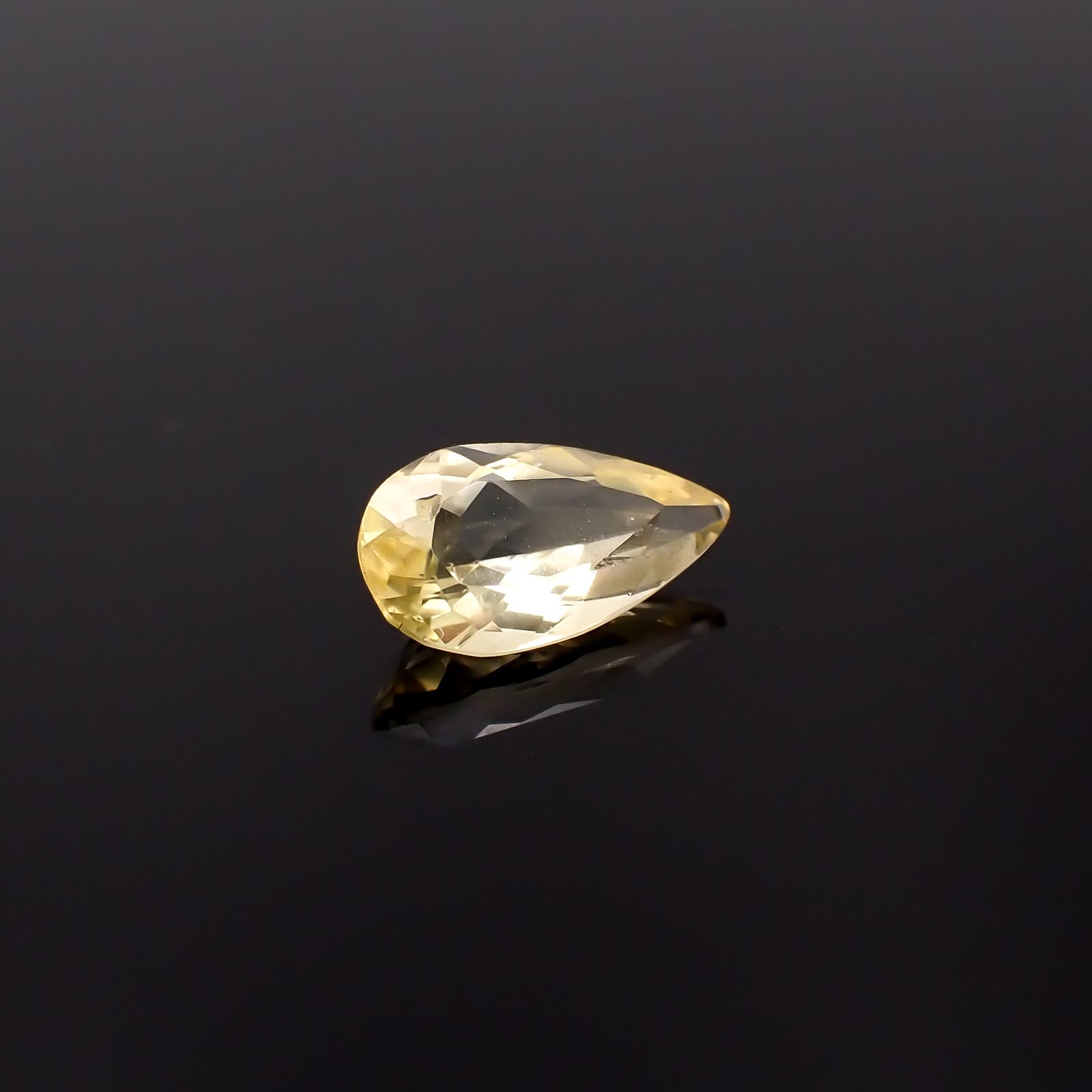 コンドロダイト(宝石名コンドロダイト)タンザニア産 0.897ct ソ付(彩珠)[231225227]8.7x5mm前後
