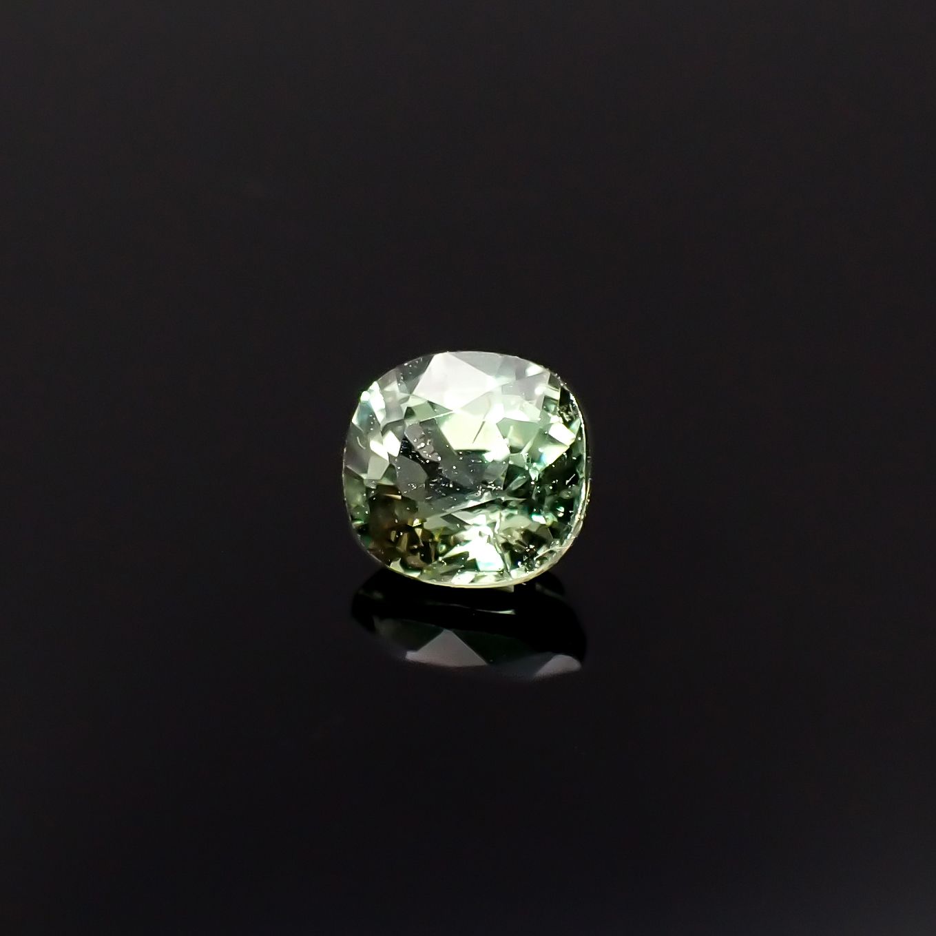 グリーンクリソベリル(宝石名クリソベリル)スリランカ/マダガスカル産 0.28ct 識別済[231225021]3.8x3.6mm前後