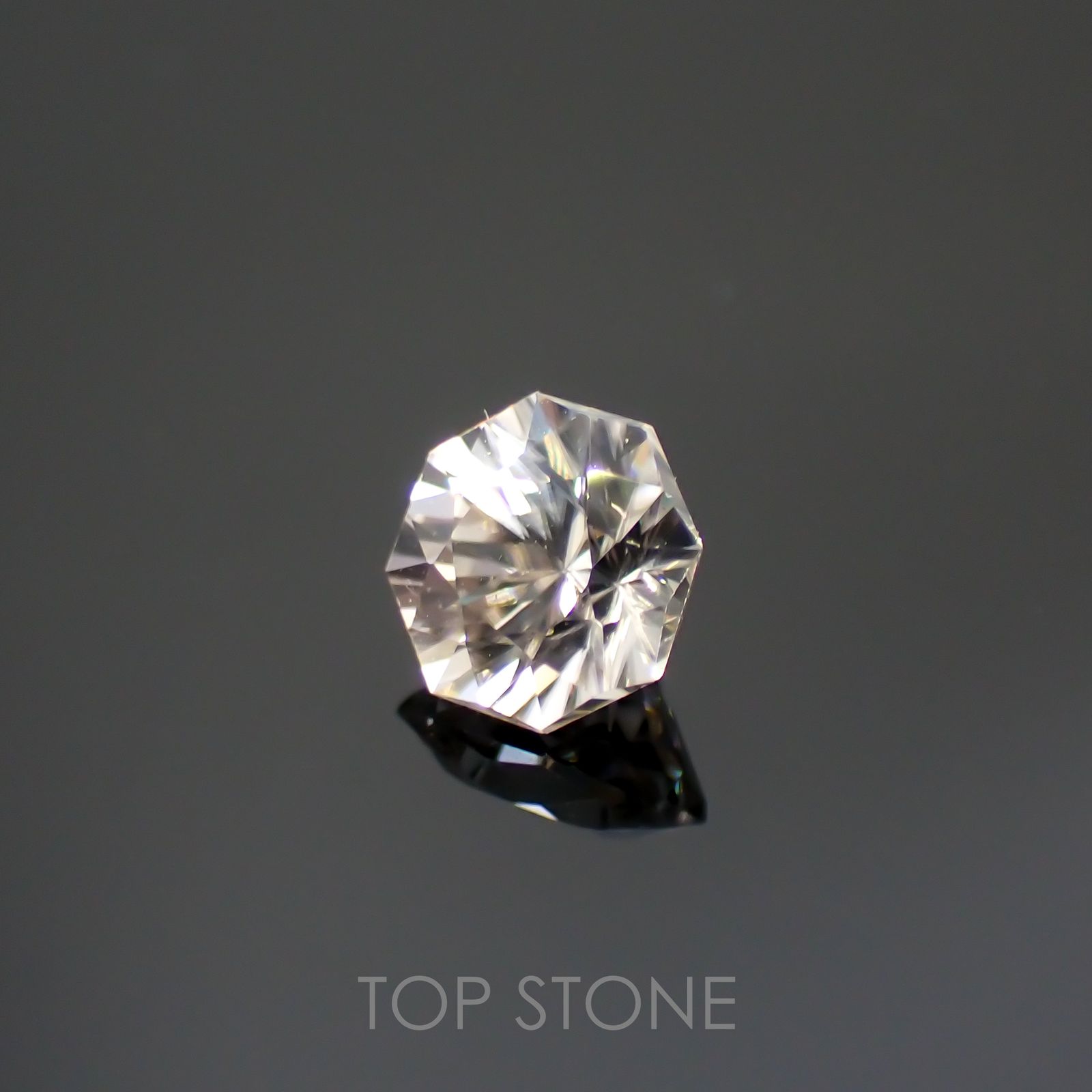 ◇オクタゴンカット◇カラーレスジルコン(宝石名ホワイト・ジルコン)スリランカ/カンボジア産 0.80ct 識別済[220114290]4.8x4.7mm前後