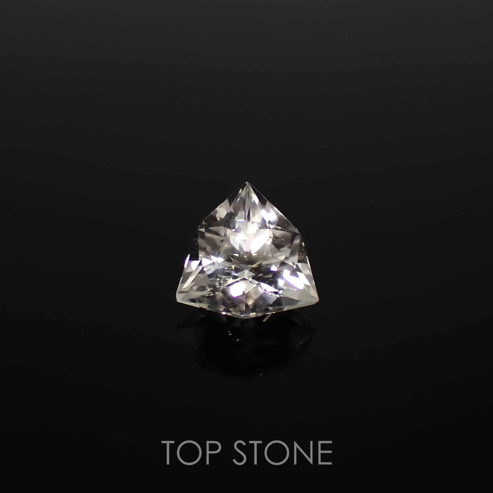 フェナカイト(宝石名フェナカイト)ロシア産 1.91ct 識別済[220515728]8.8x8.8mm前後