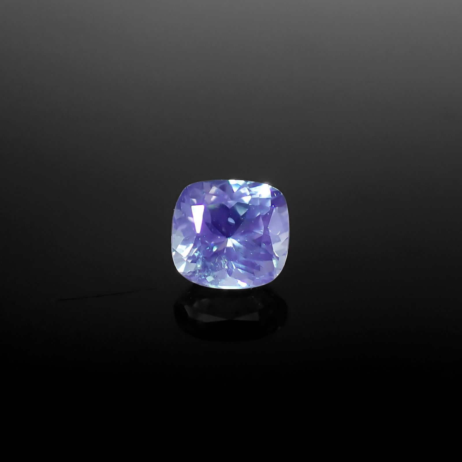 シルバーアパタイト フルオレッセンス アフリカ産 識別済 1.41ct / 6.8x6.4mm前後 [260632515]