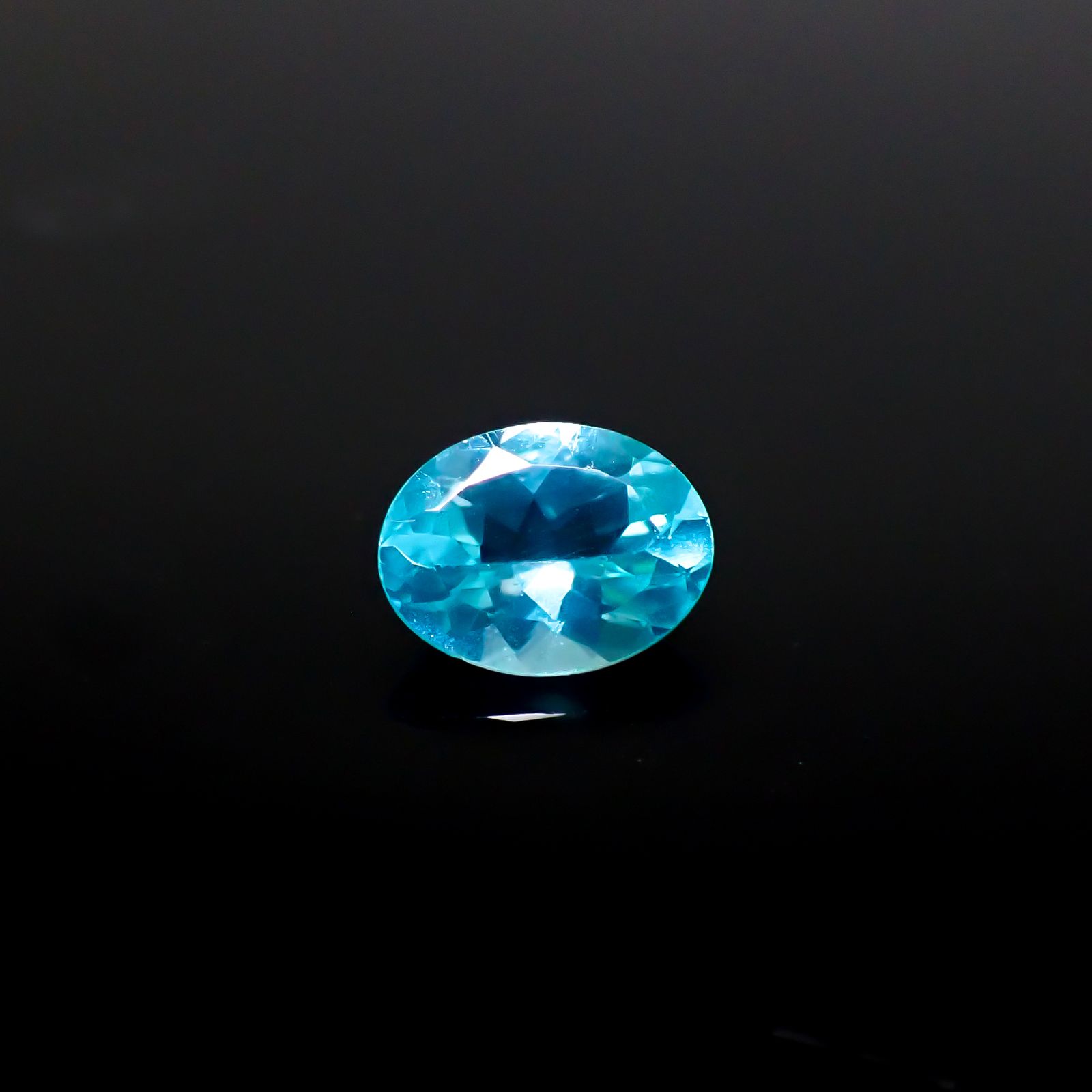アパタイト アフリカ産 1.15ct [241229514]7.9x6mm前後