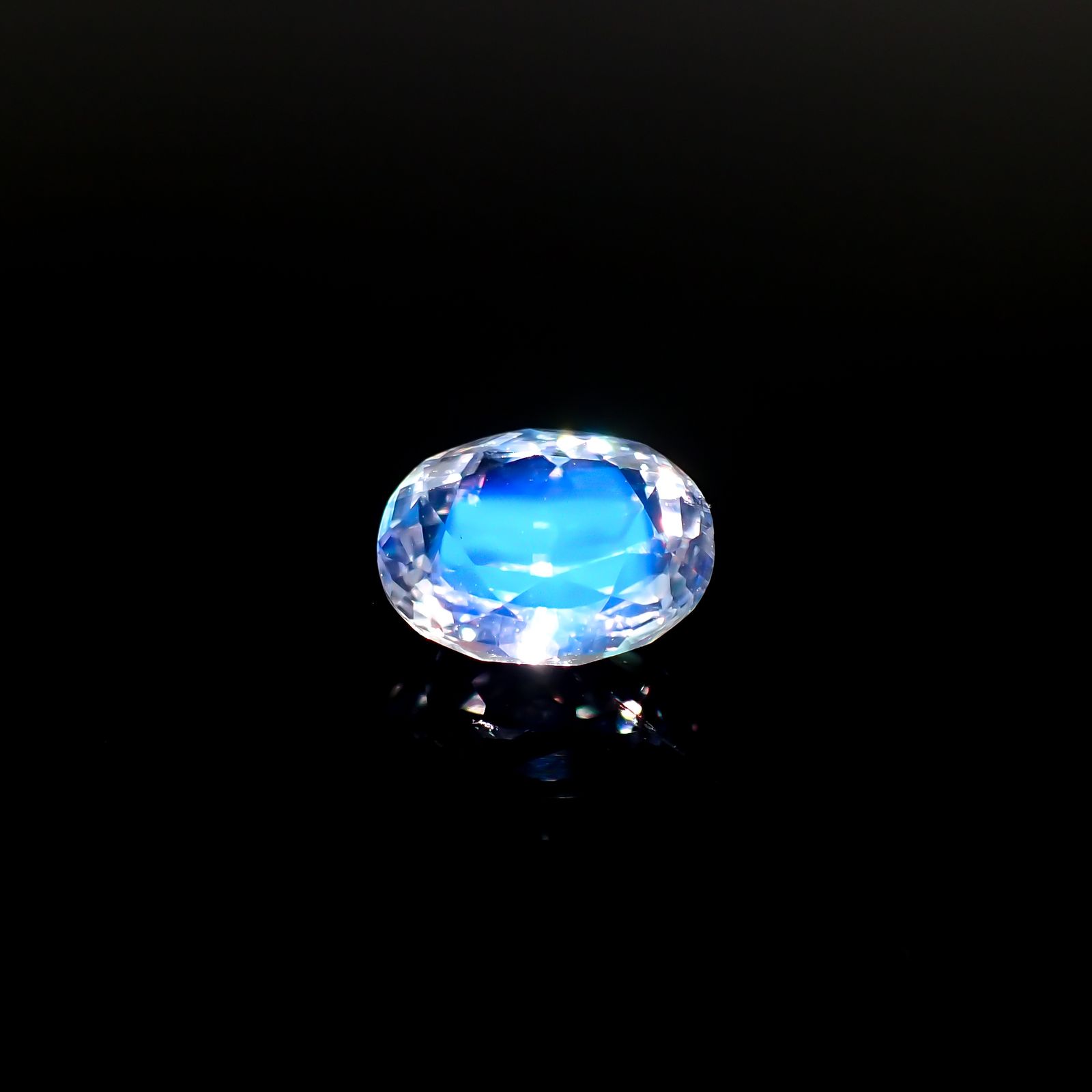 レインボームーンストーン(宝石名ラブラドライト)マダガスカル産 1.533ct ソ付(彩珠)[240326936]8.4x6.6mm前後
