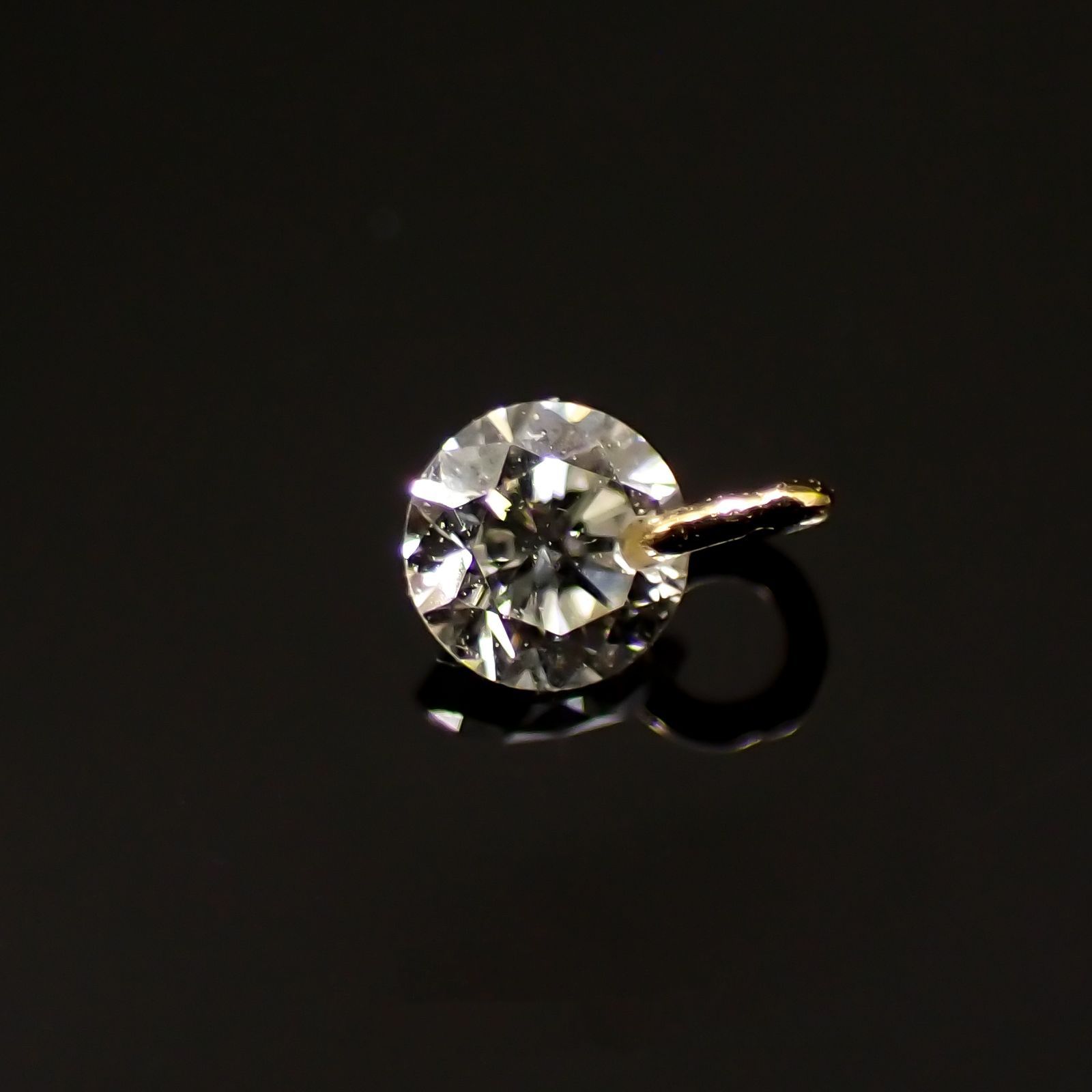 ◇La terre(ラ・テール)◇K18ダイヤモンドチャーム TTLC/SI(宝石名ダイアモンド) 0.062ct 識別済[220515745]2.1x2.1mm前後