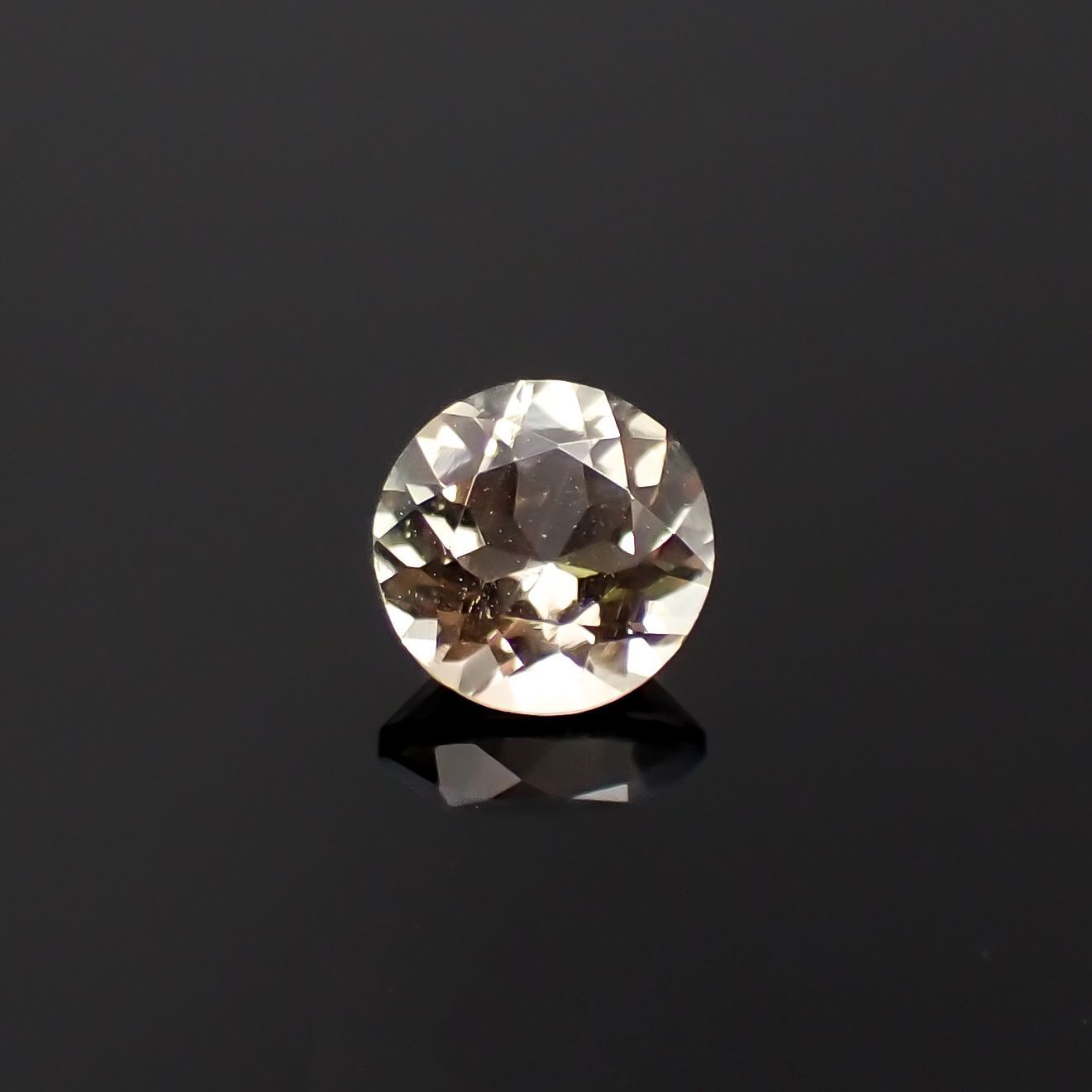 バイカラーオレゴンサンストーン アメリカ・オレゴン州産 0.74ct / 6x6mm前後 [230220678]