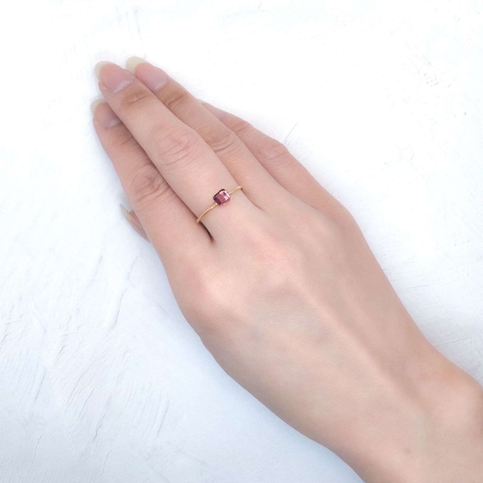 パープルトルマリン アフガニスタン産 0.44ct / 4.7x3.7mm前後 [251131317]