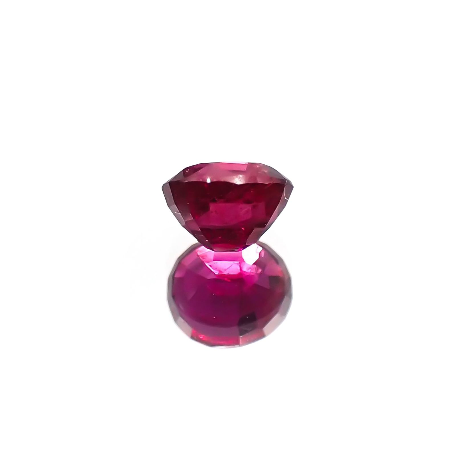 ルビー 非加熱(宝石名ルビー) マダガスカル産 識別済 0.29ct / 3.8x3.4mm前後 [210711738]