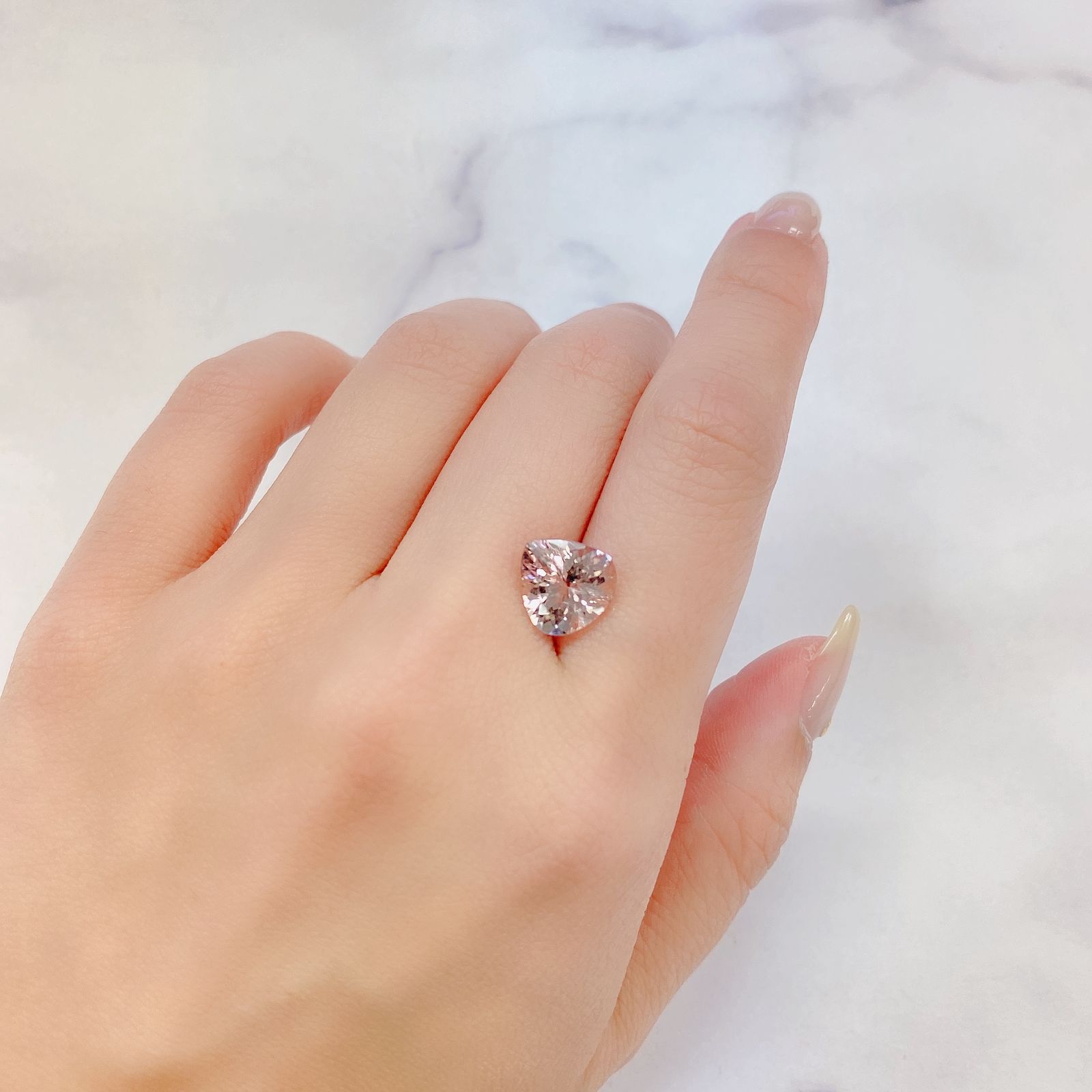 モルガナイト(宝石名モルガナイト) ナイジェリア産 2.752ct ソ付(日独)[210510836]10.2×10.1mm前後