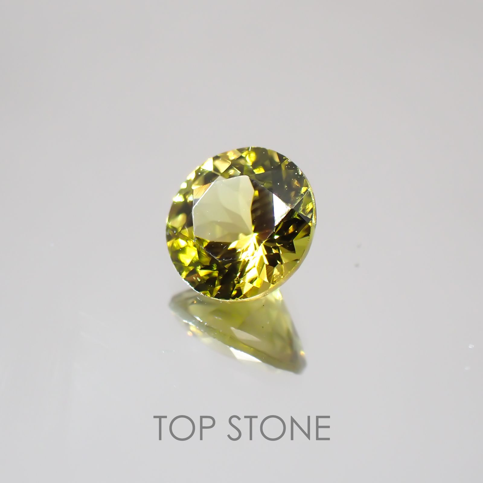 グロッシュラーガーネット(宝石名グロッシュラー・ガーネット) ナミビア産 1.109ct ソ付(彩珠)[21059439]6.5×6.5mm前後